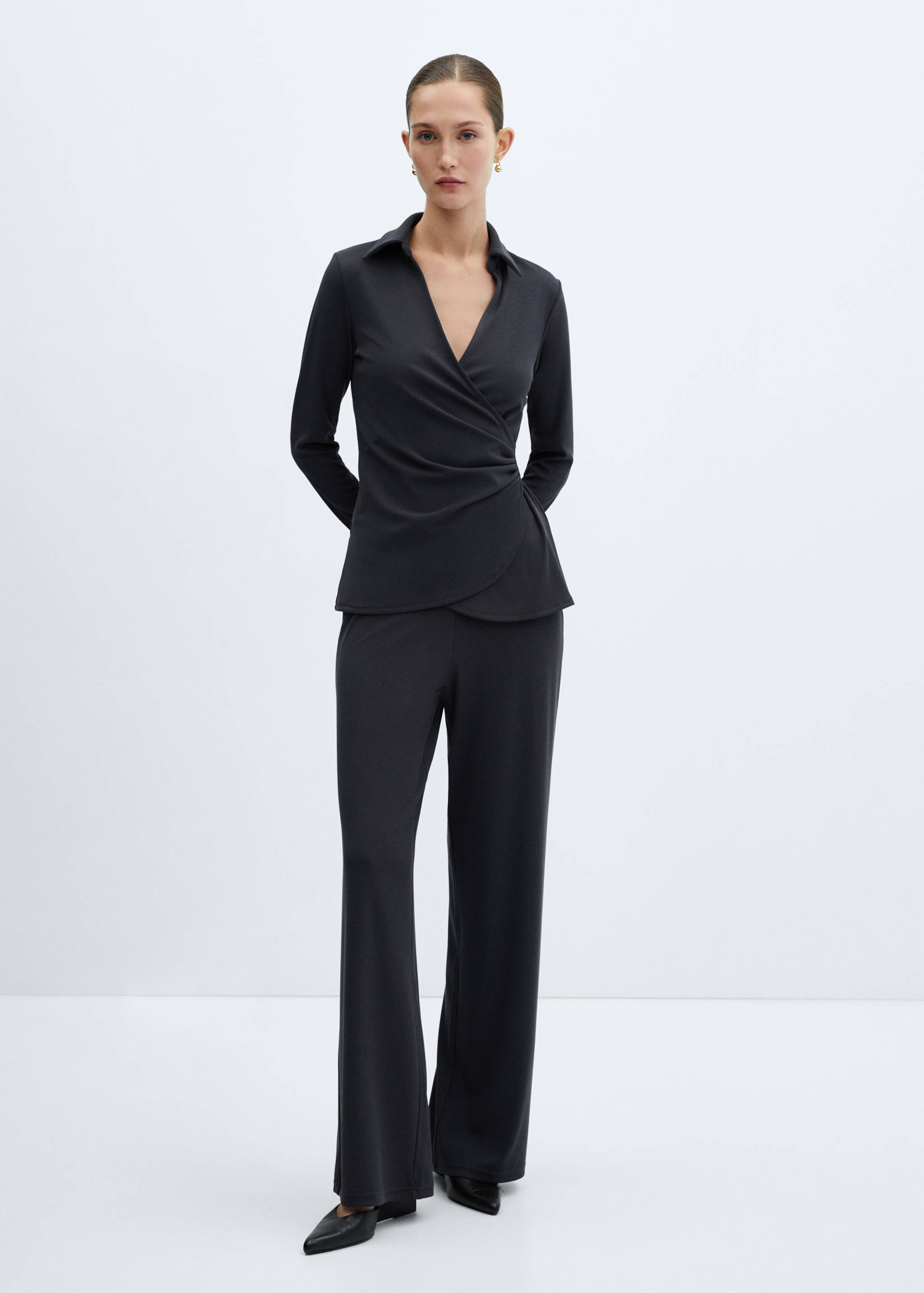 V-neckline wrap blouse - General plane