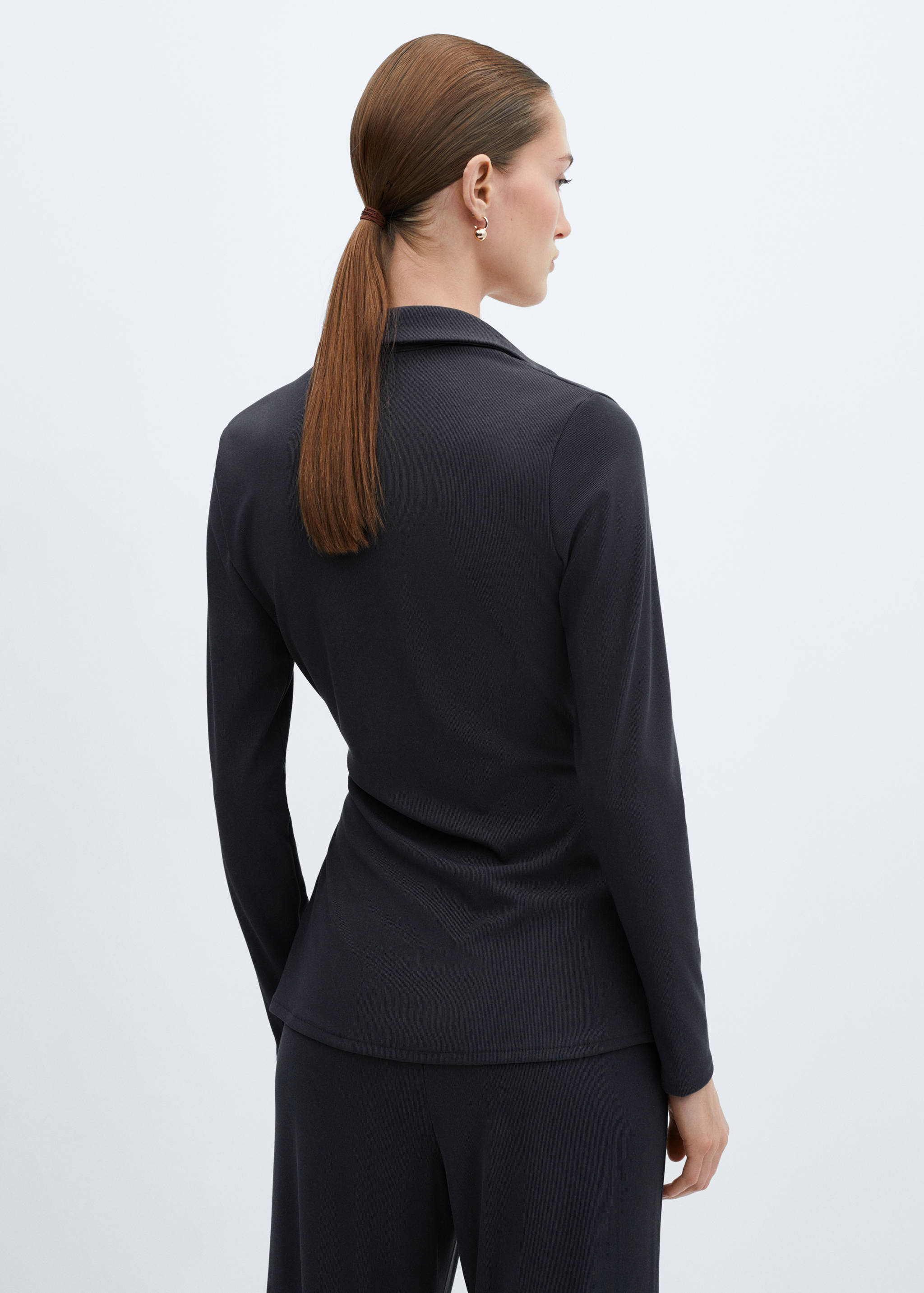 V-neckline wrap blouse - Reverse of the article