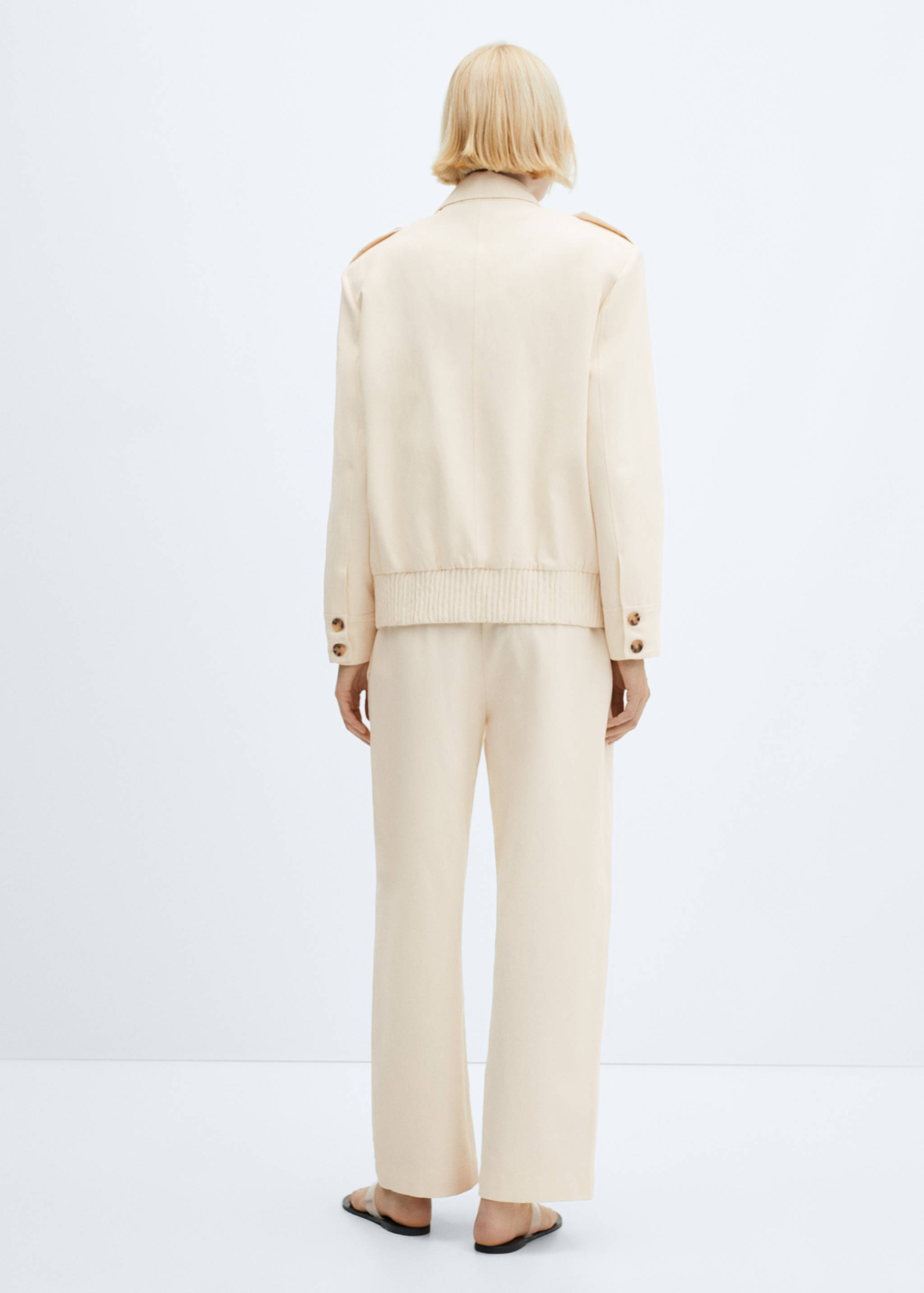 Jacke mit Knopfdetail-Taschen - Rückseite des Artikels