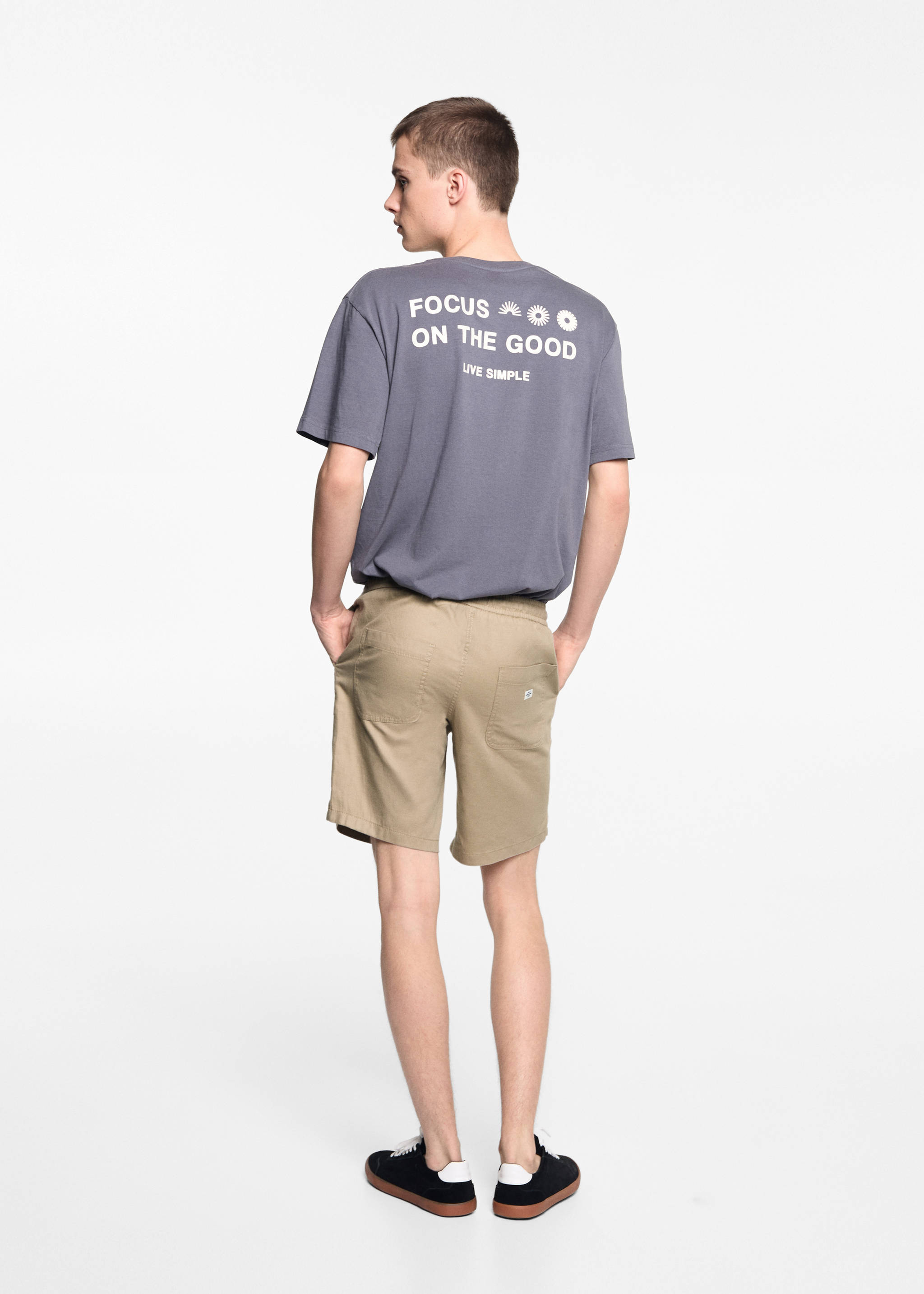 Drawstring linen Bermuda shorts - Reverse of the article