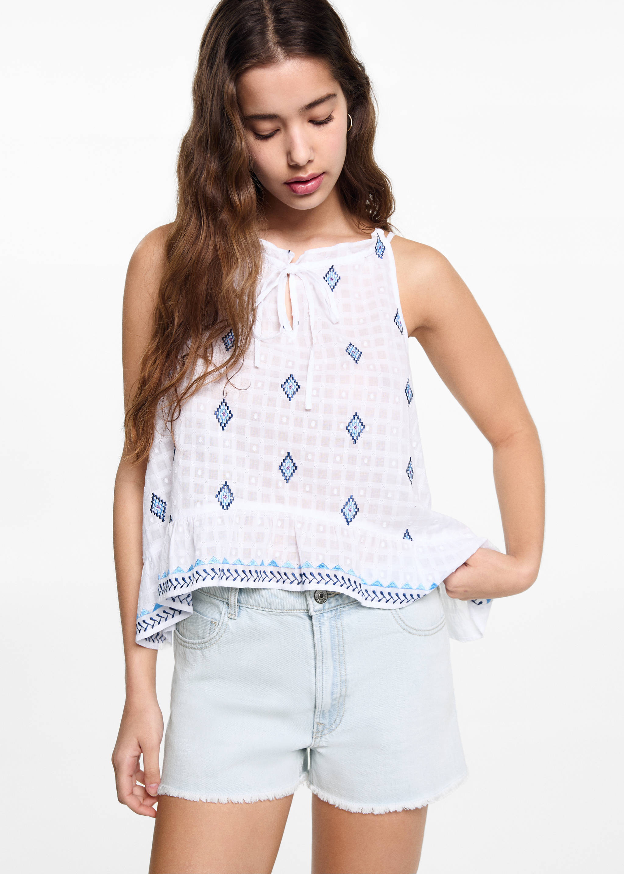 Short vaquero desflecado - Plano medio