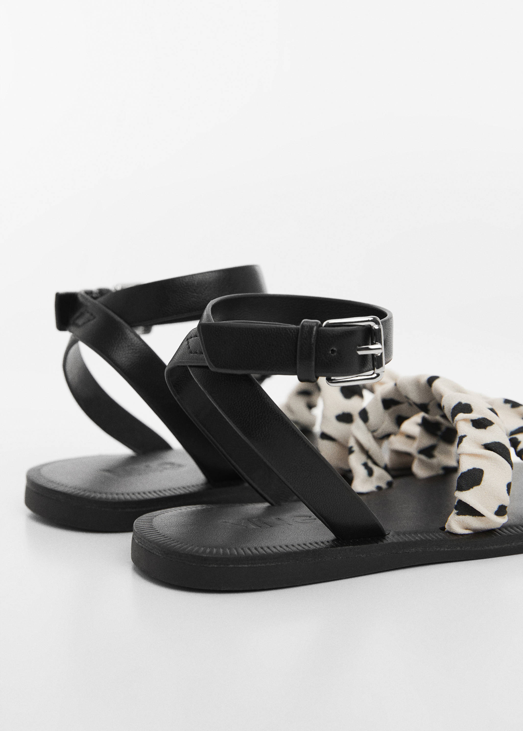 Buckle strap sandals - Details of the article 1
