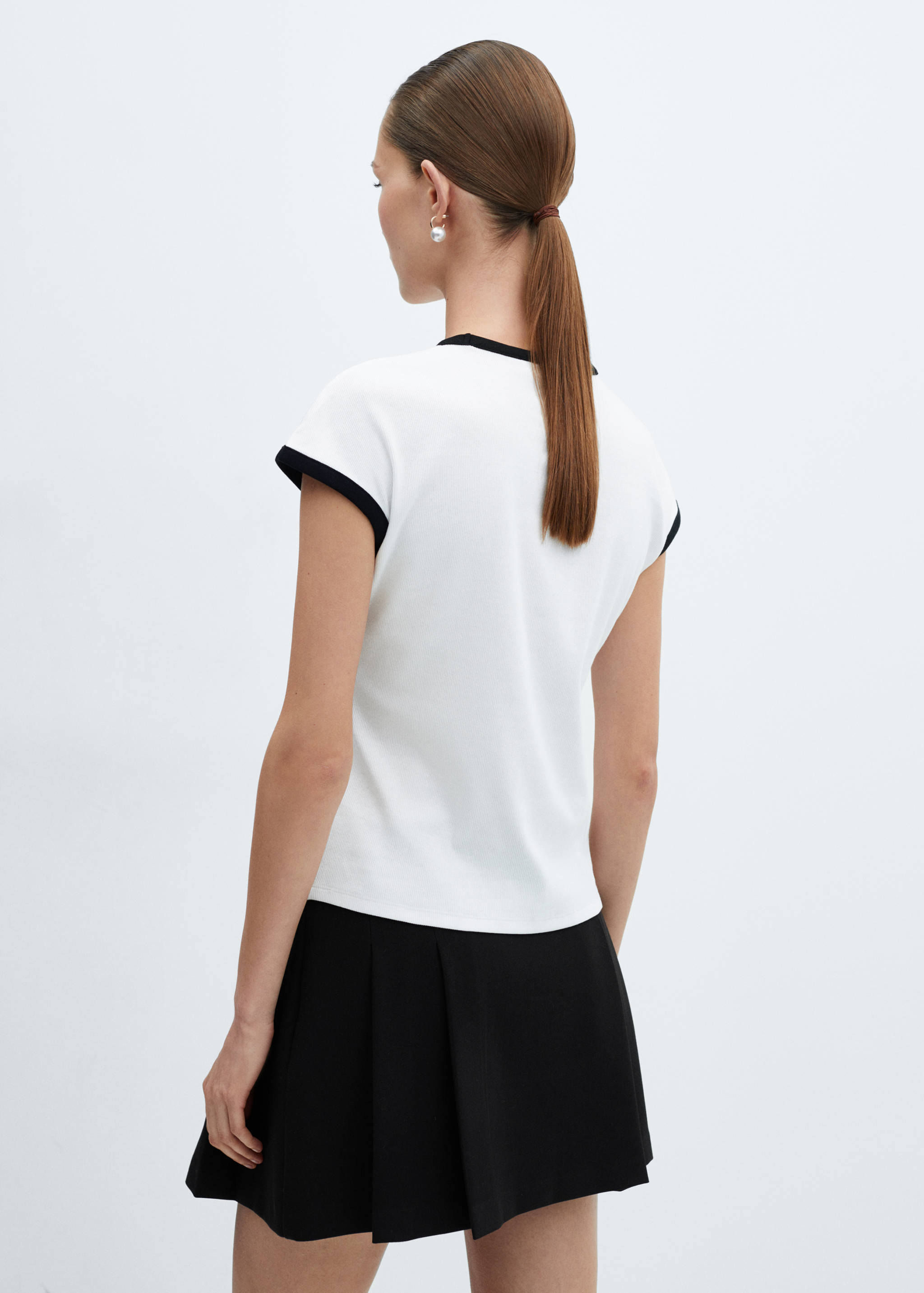 Contrast trim T-shirt - Reverse of the article