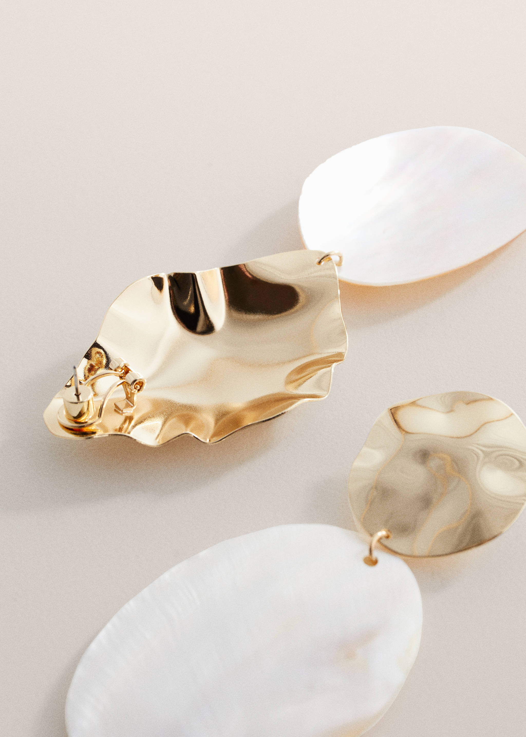 Combined shell earrings - Details of the article 1
