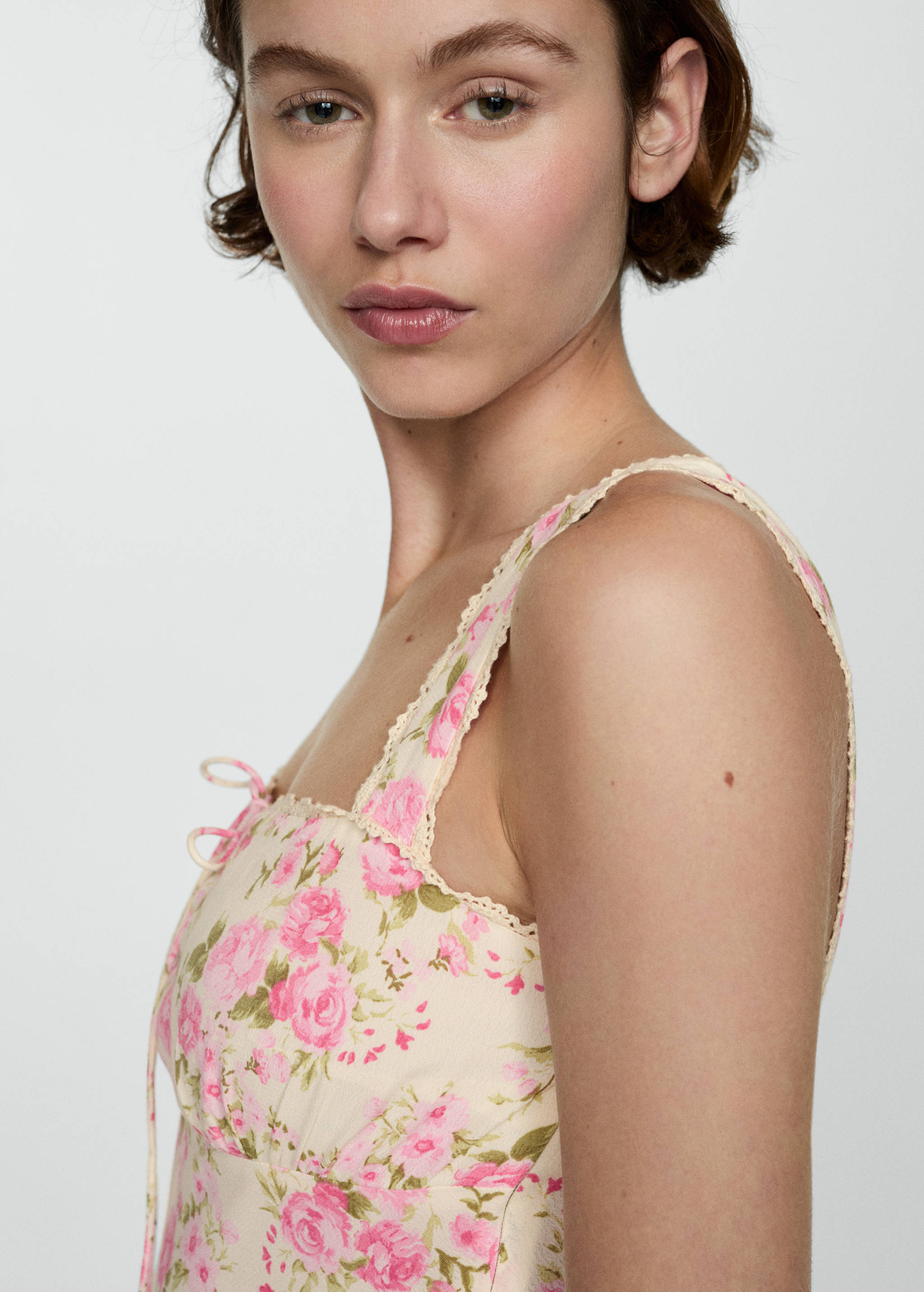 Floral dress with bow neckline - Details of the article 1