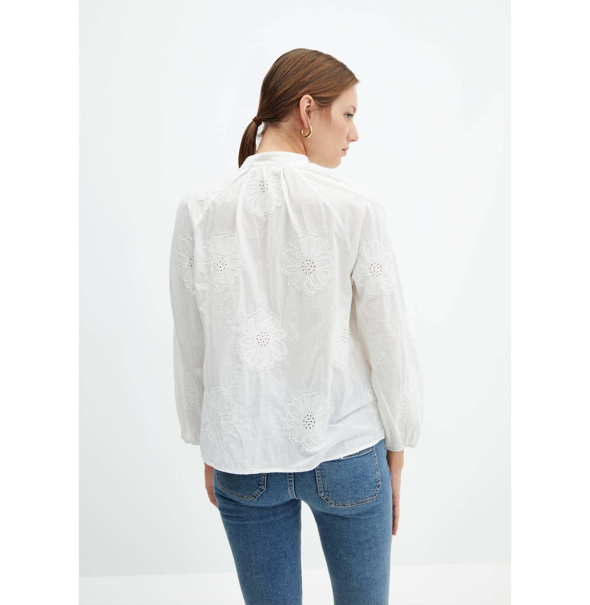 Floral embroidered blouse with bow - Reverse of the article