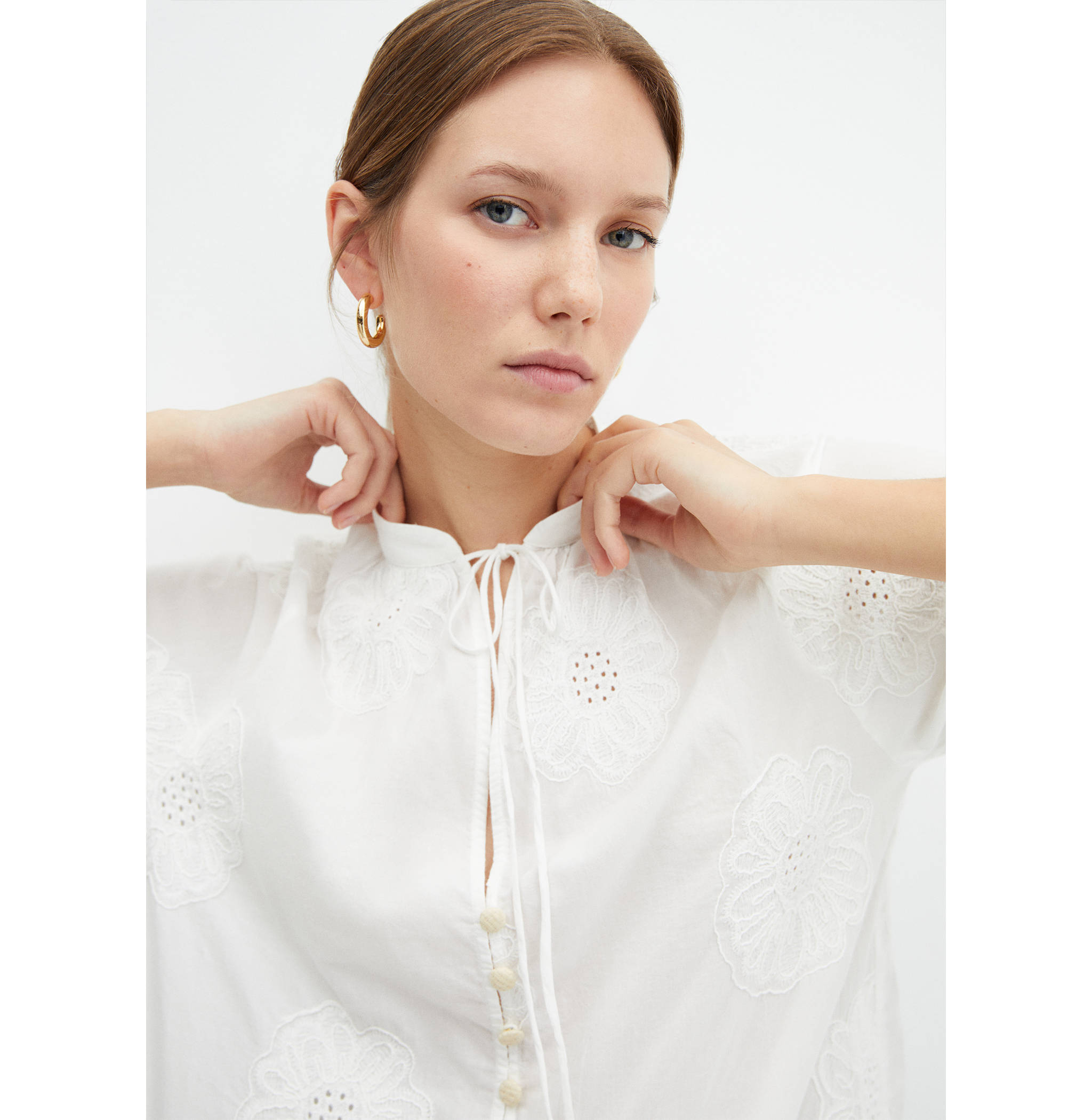 Floral embroidered blouse with bow - Details of the article 6