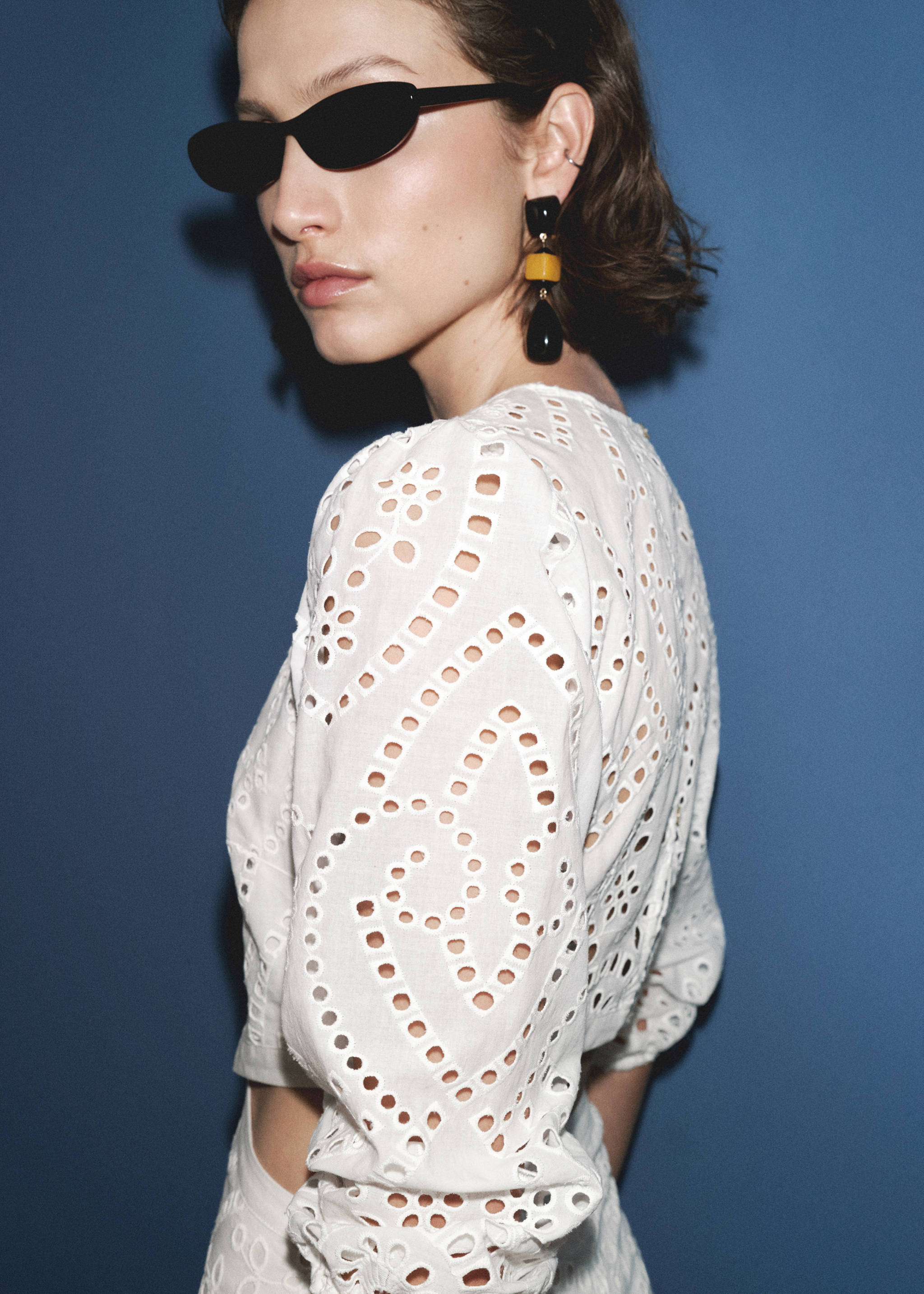 Embroidered dress with slits - Details of the article 7