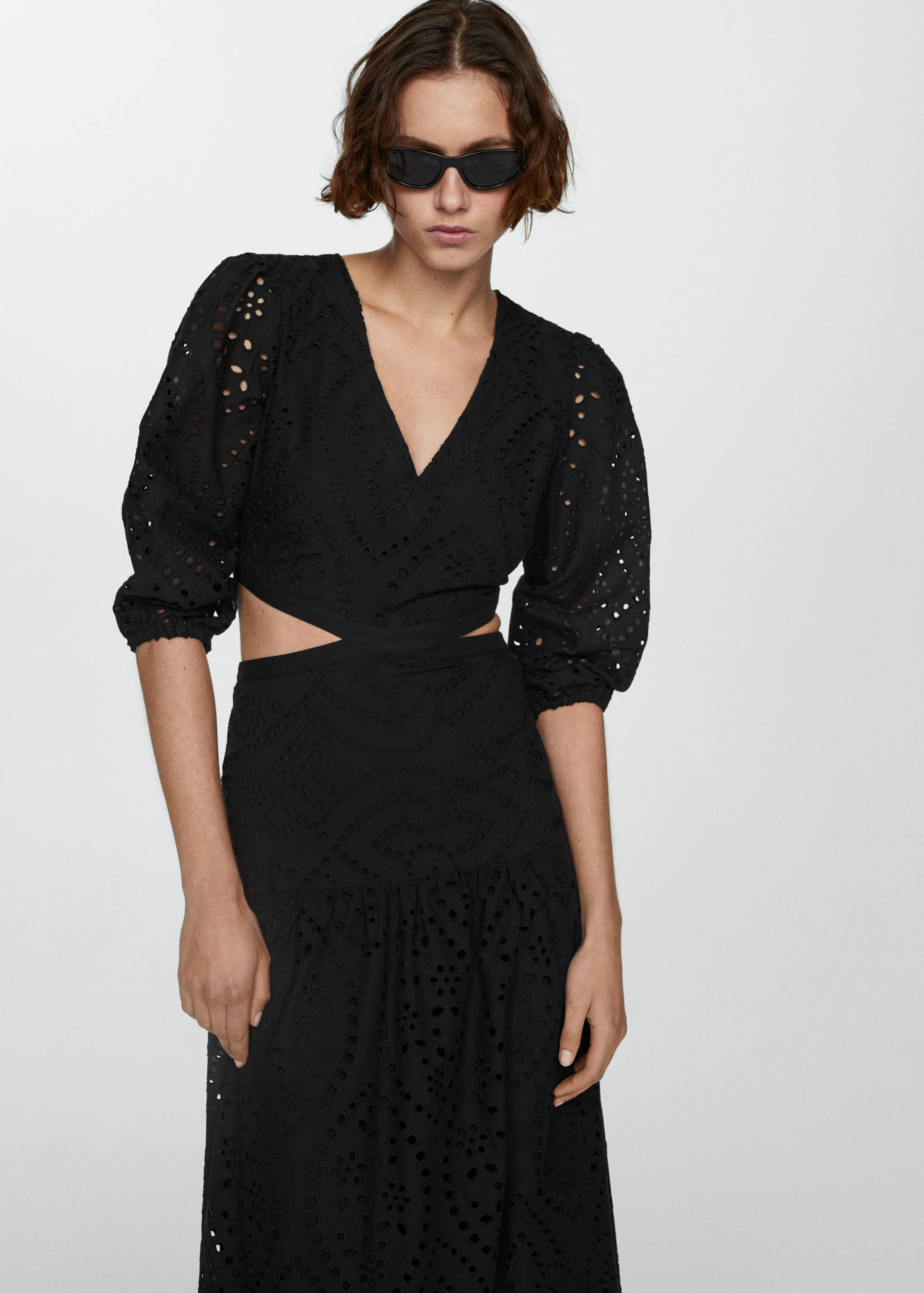 Embroidered dress with slits - Medium plane