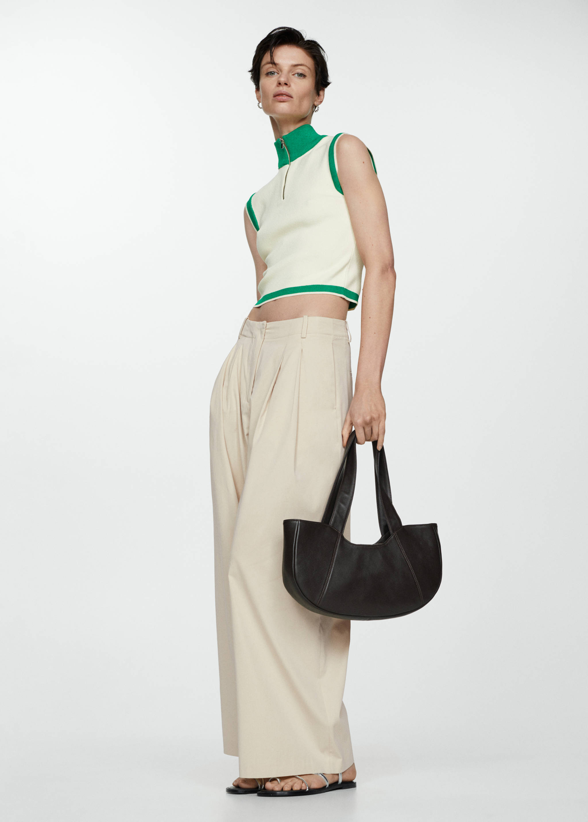 Buttoned round-neck cardigan - General plane