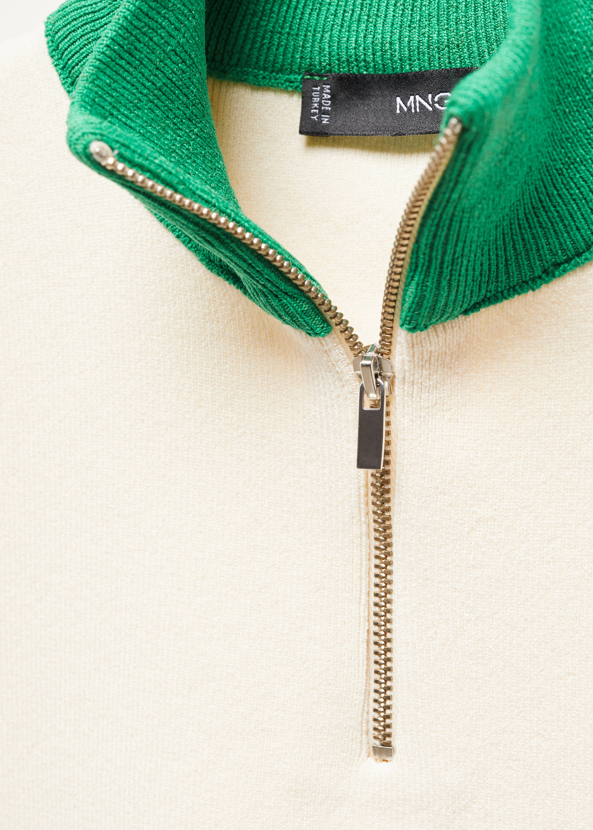 Buttoned round-neck cardigan - Details of the article 8