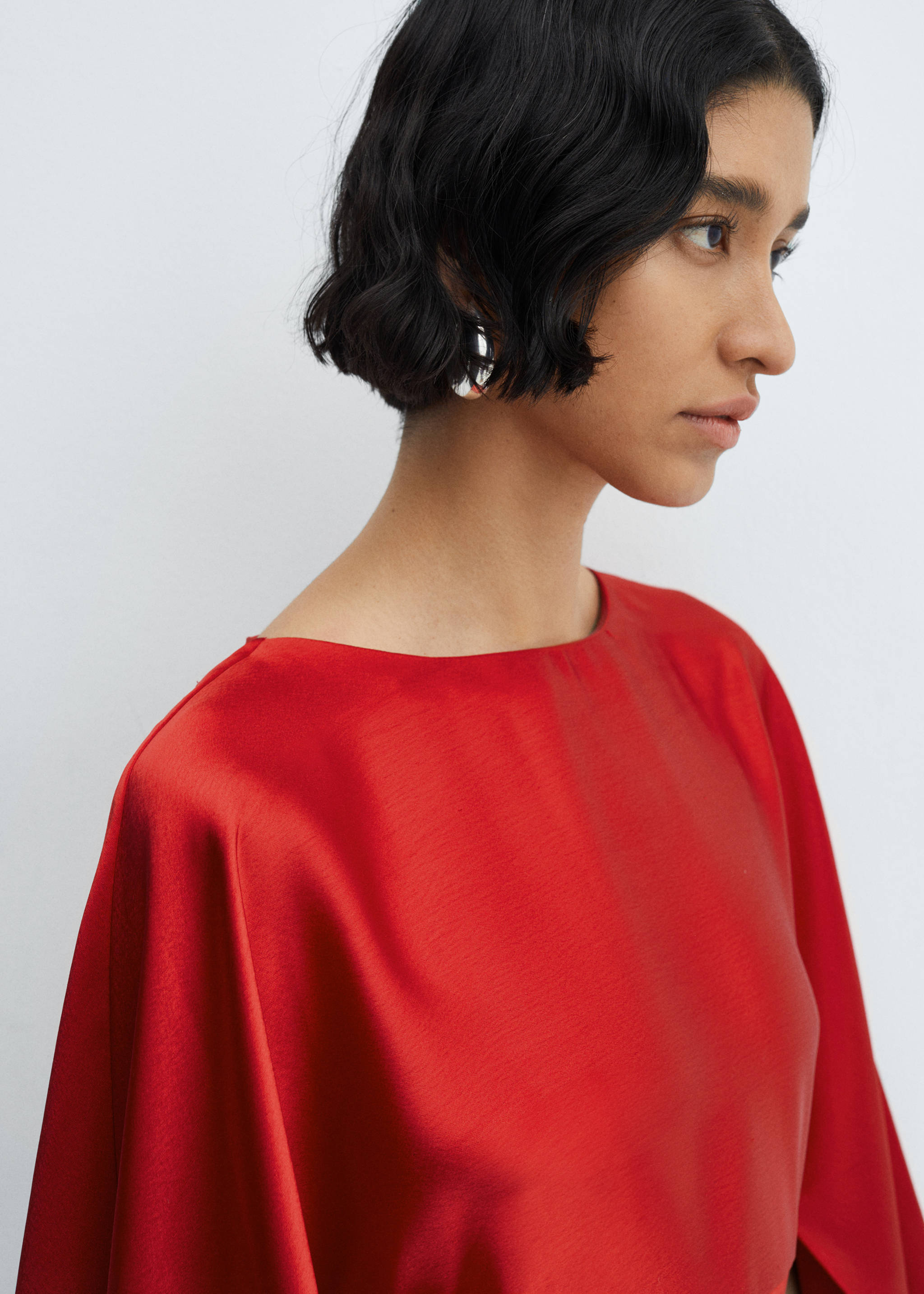 Flared-sleeve satin dress - Details of the article 1