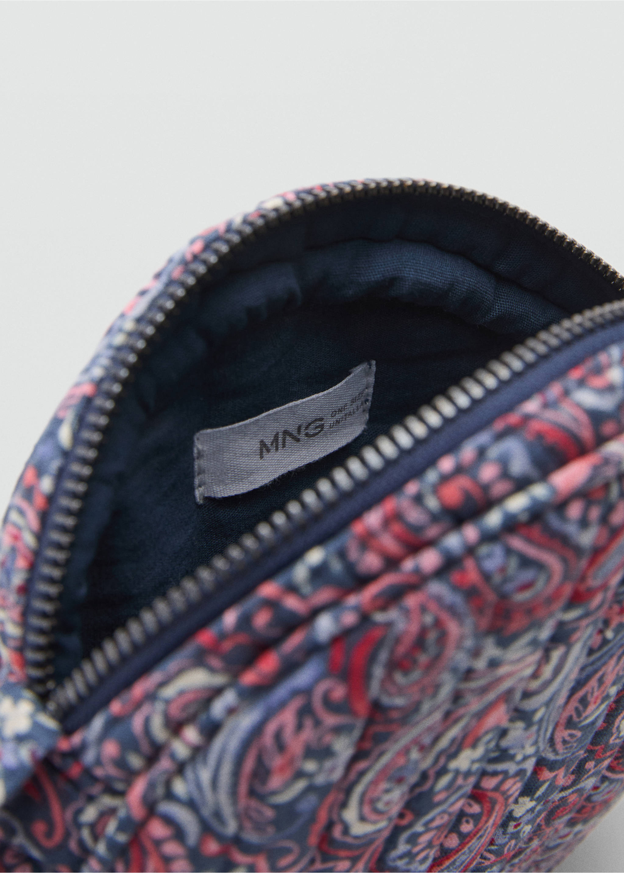 Printed round bag - Details of the article 2, Blue. Ref: 67027145-00.