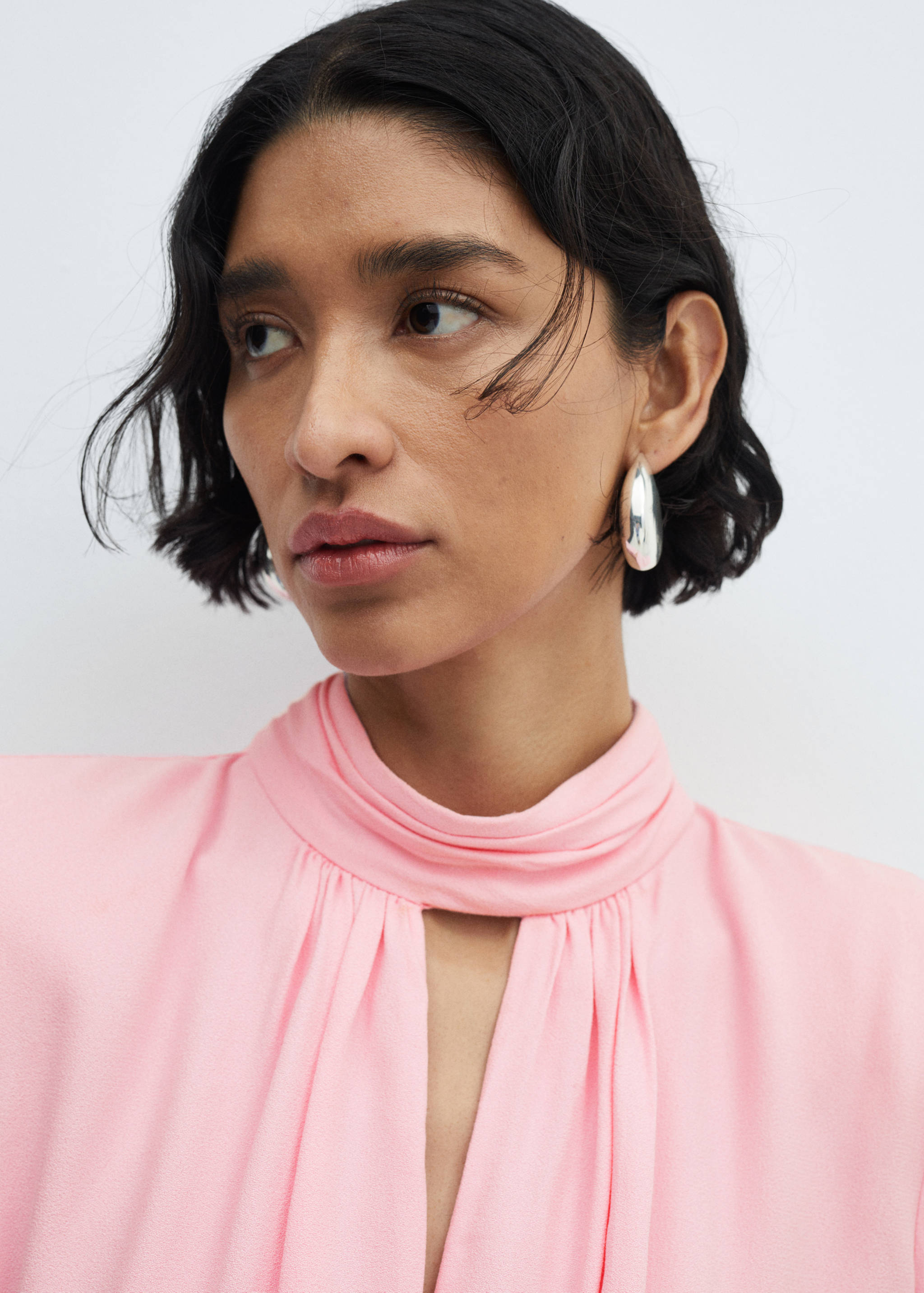 Vestit detalls frunzits obertura - Detall de l'article 1