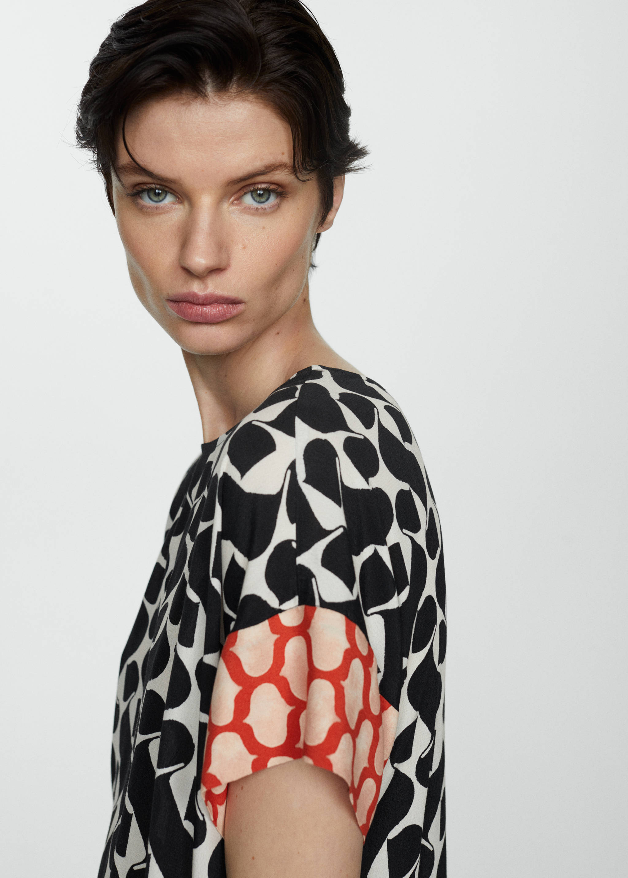 Blus bermotif dengan model kontras - Rincian barang 1