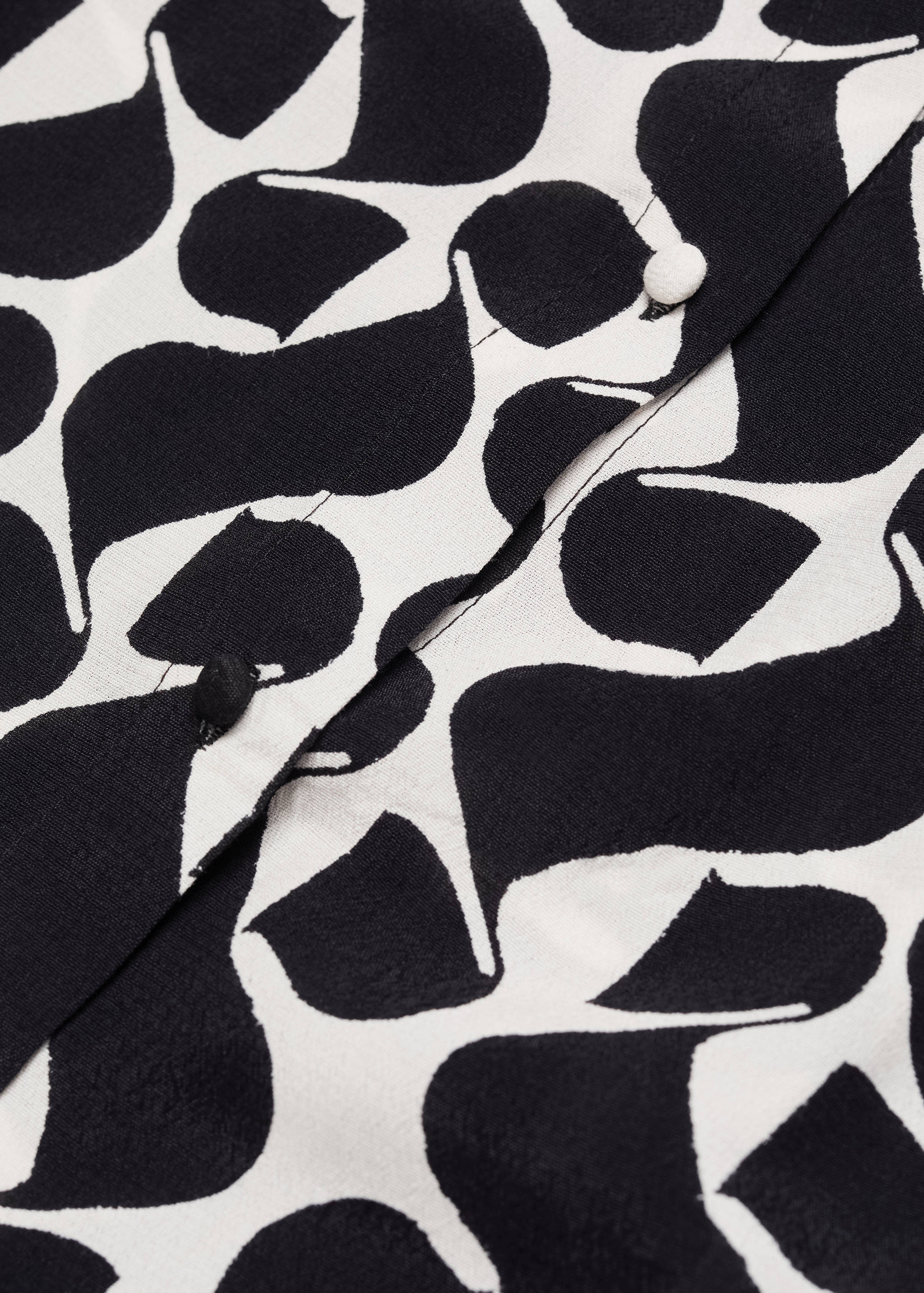 Blus bermotif dengan model kontras - Rincian barang 0