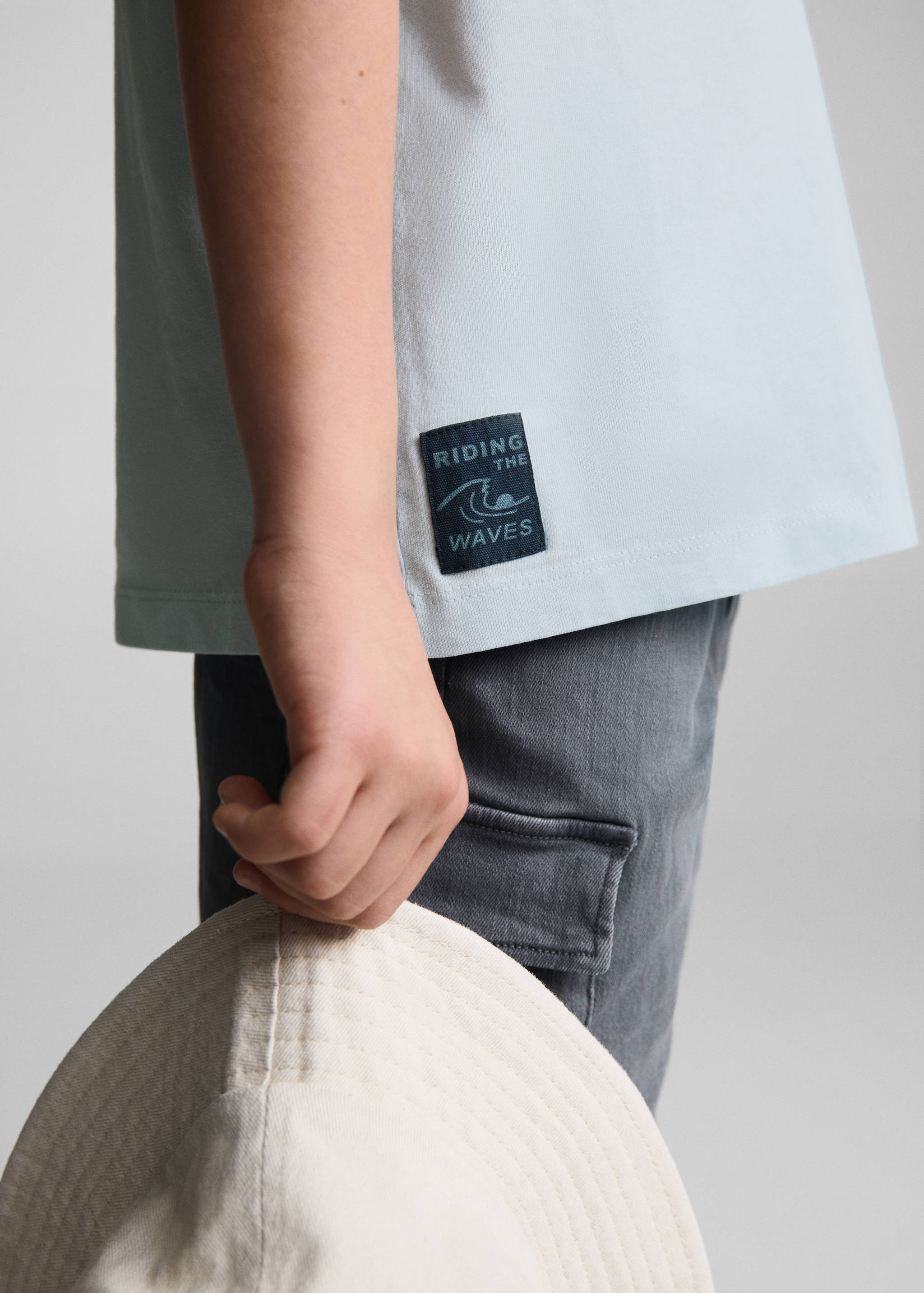 Embossed message t-shirt - Details of the article 6