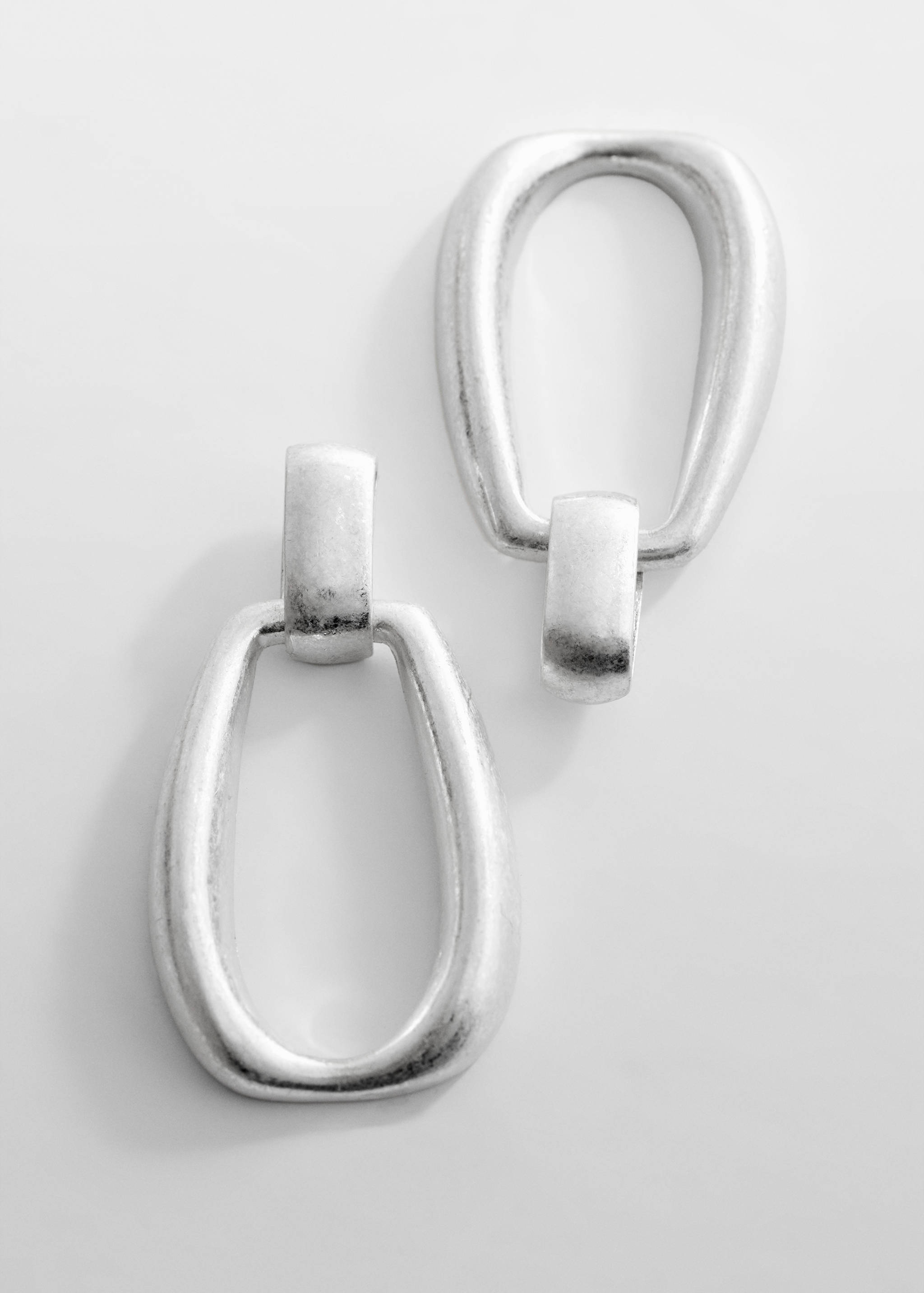Oval hoop earrings - Details of the article 1
