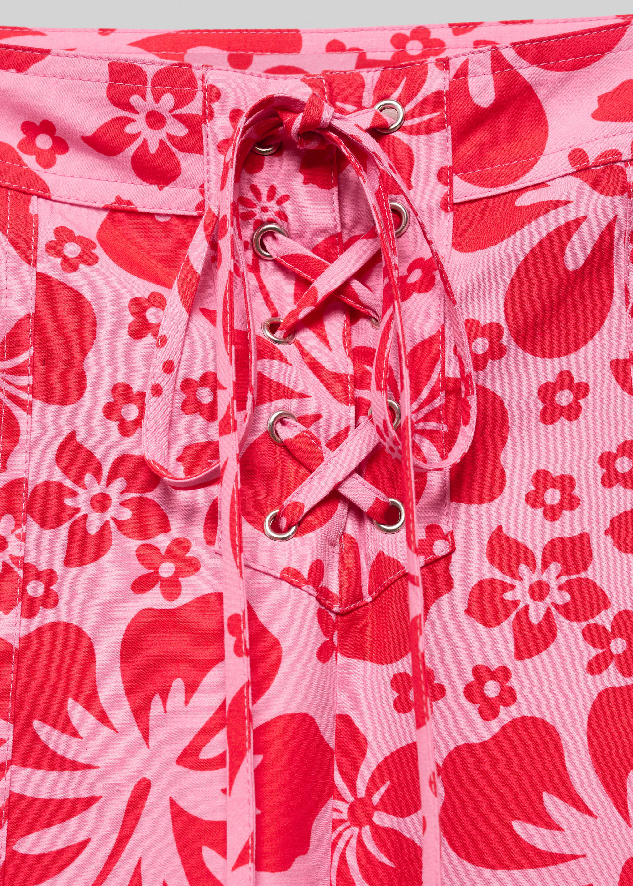 Gebloemde broek met cargozakken - Detail van het artikel 8