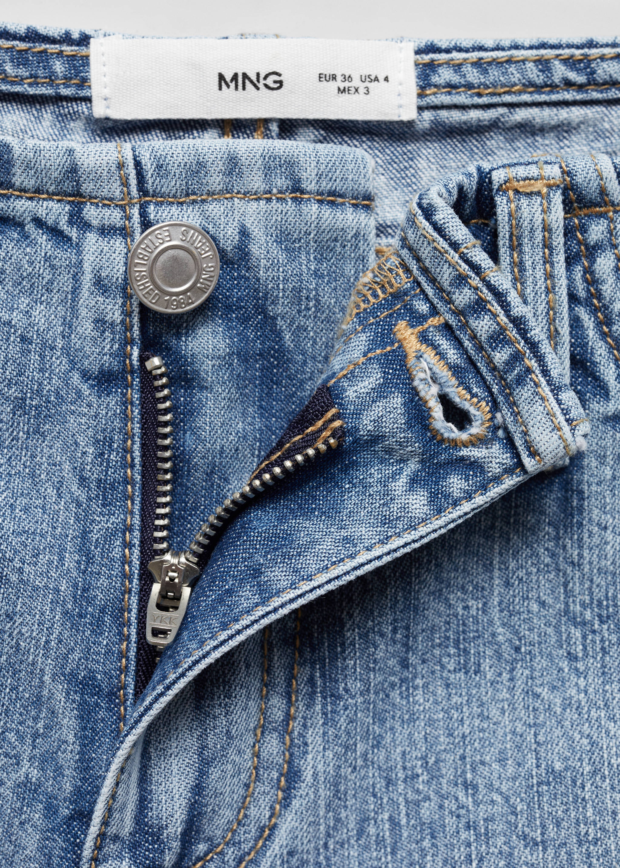 Low-rise denim shorts - Details of the article 8
