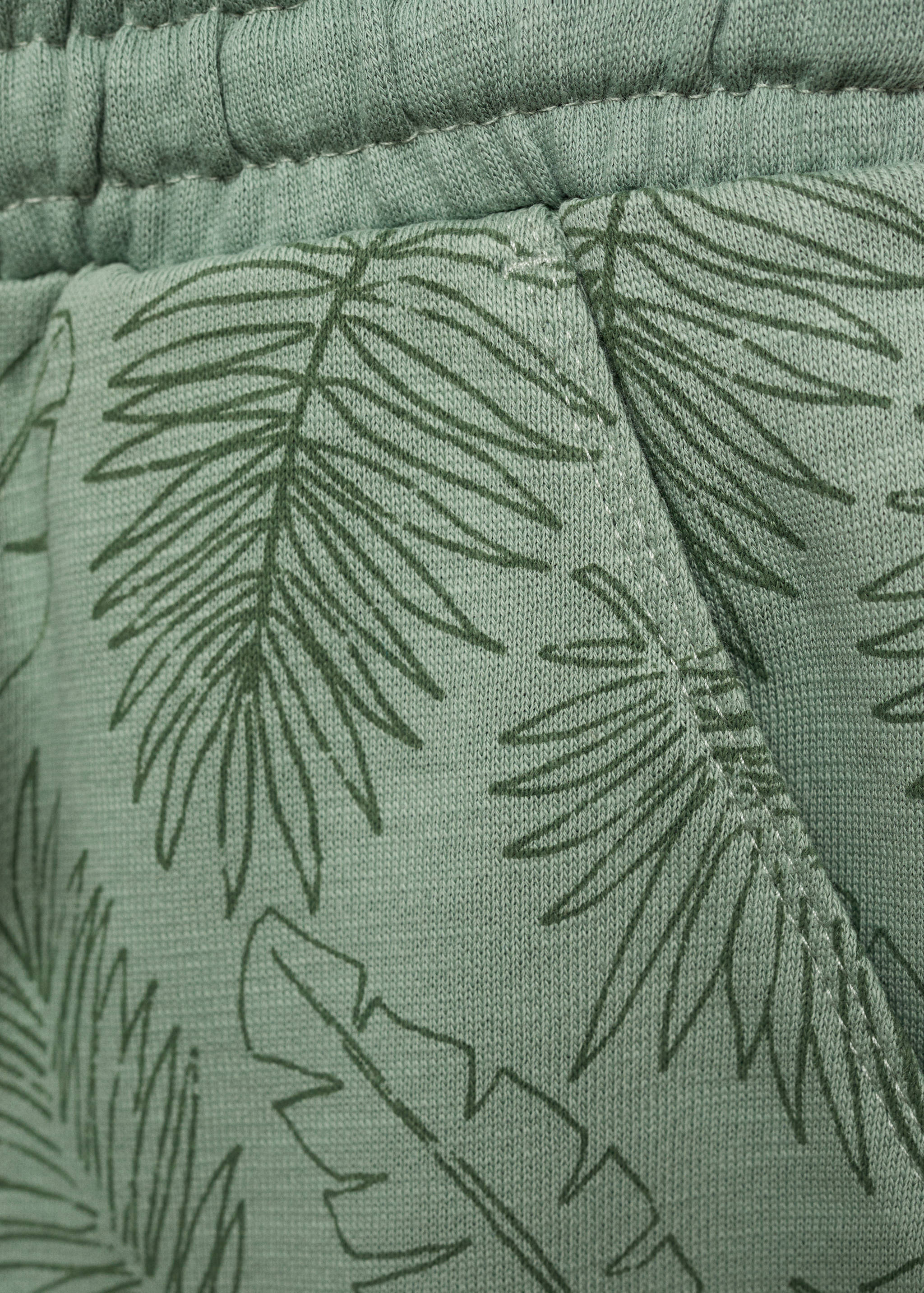 Leaf-print Bermuda shorts - Details of the article 0