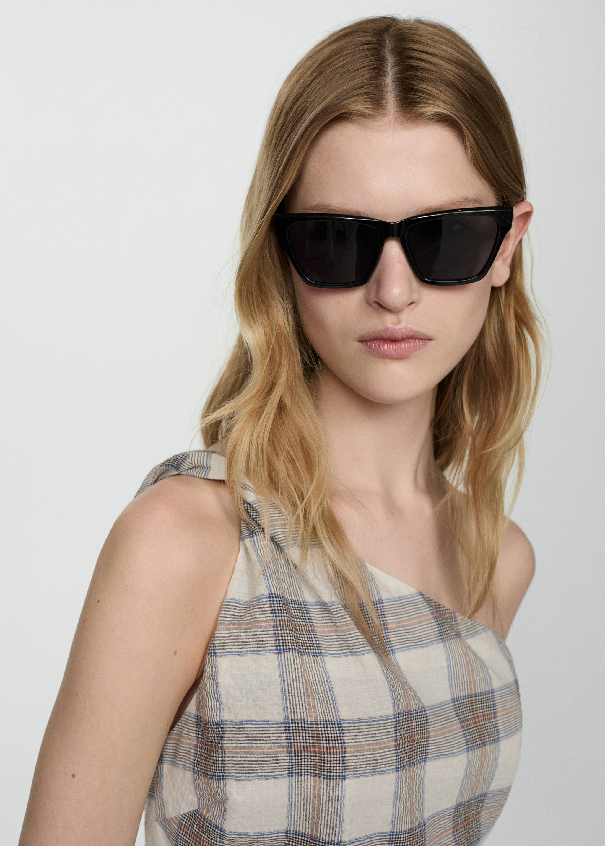 Check asymmetrical dress - Details of the article 1