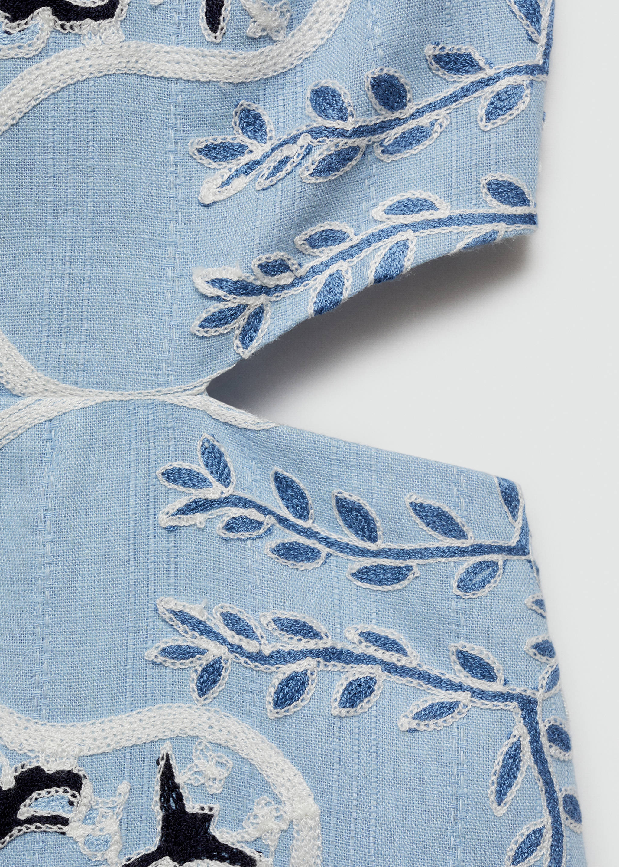 Printed dress with openings - Details of the article 8