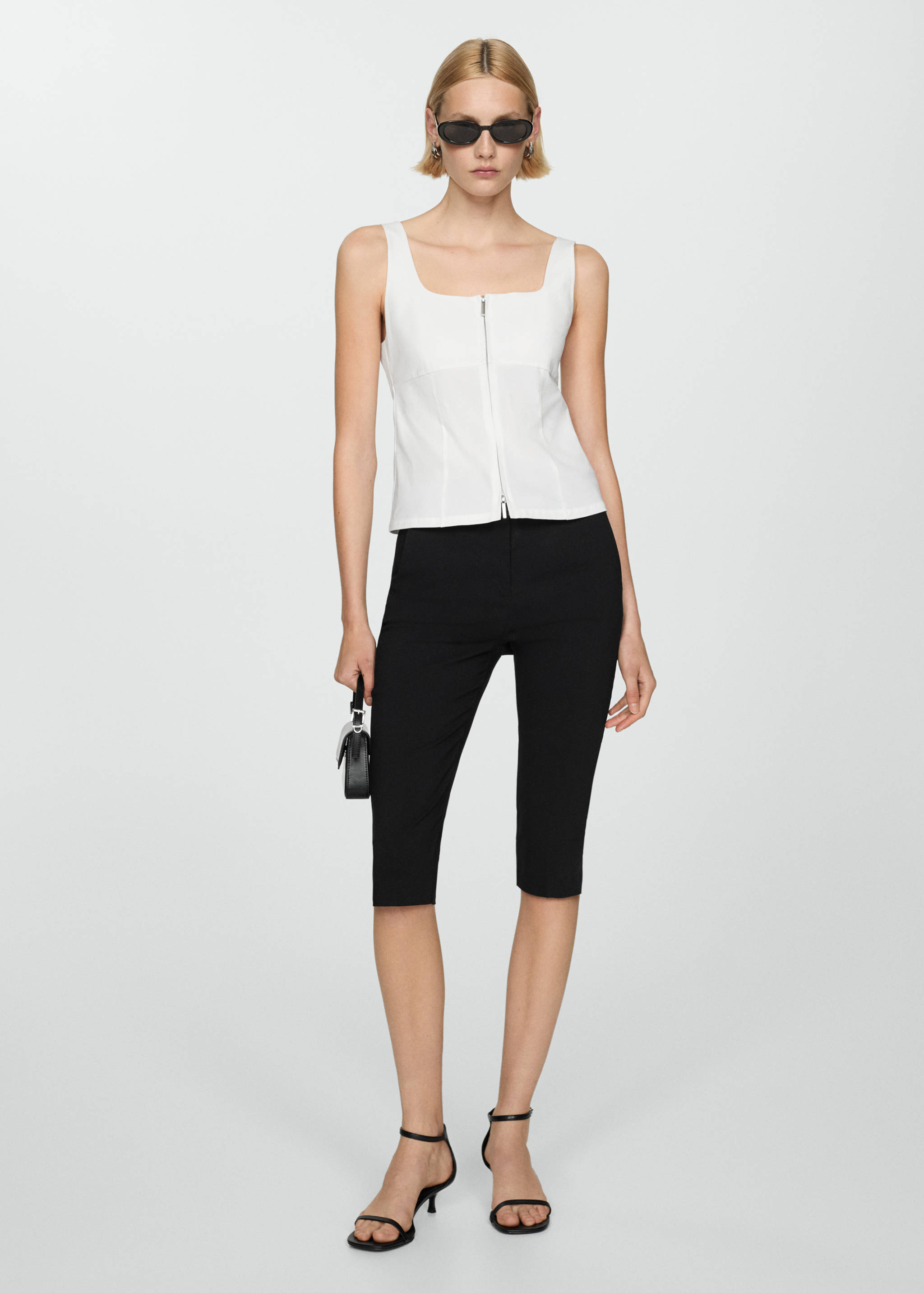 Топ на бретельках с молнией - Общий план