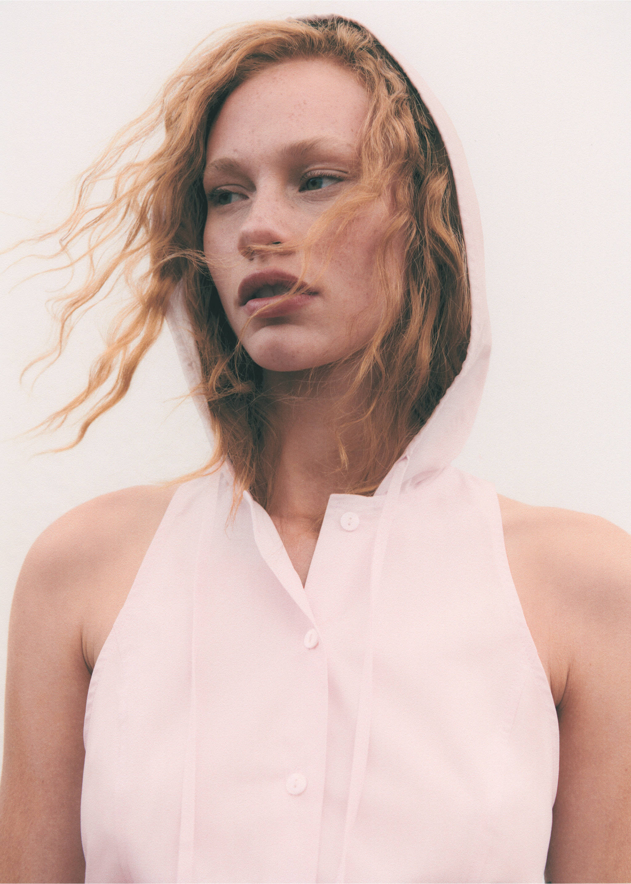 Sleeveless hooded shirt - Details of the article 7, Pastel Pink. Ref: 67029605-00.