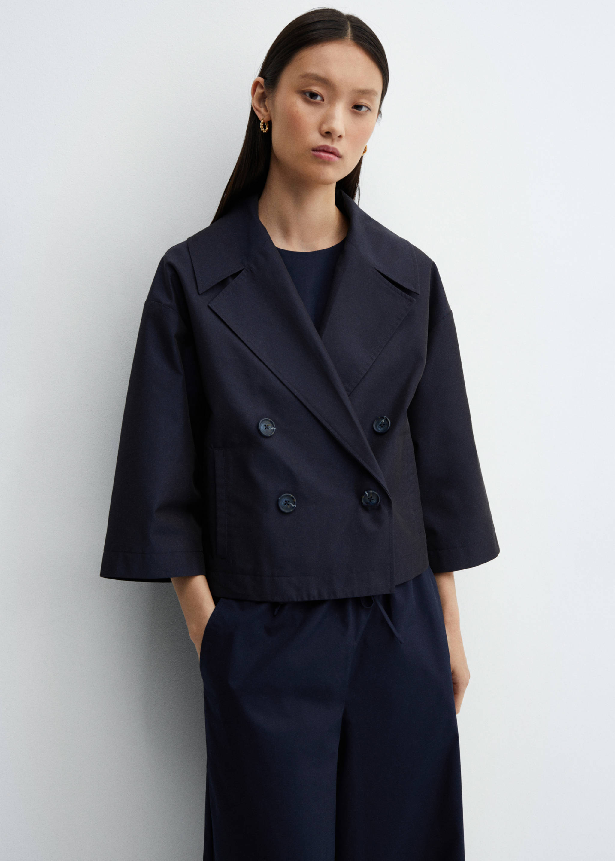 Chaqueta crop solapas - Plano medio
