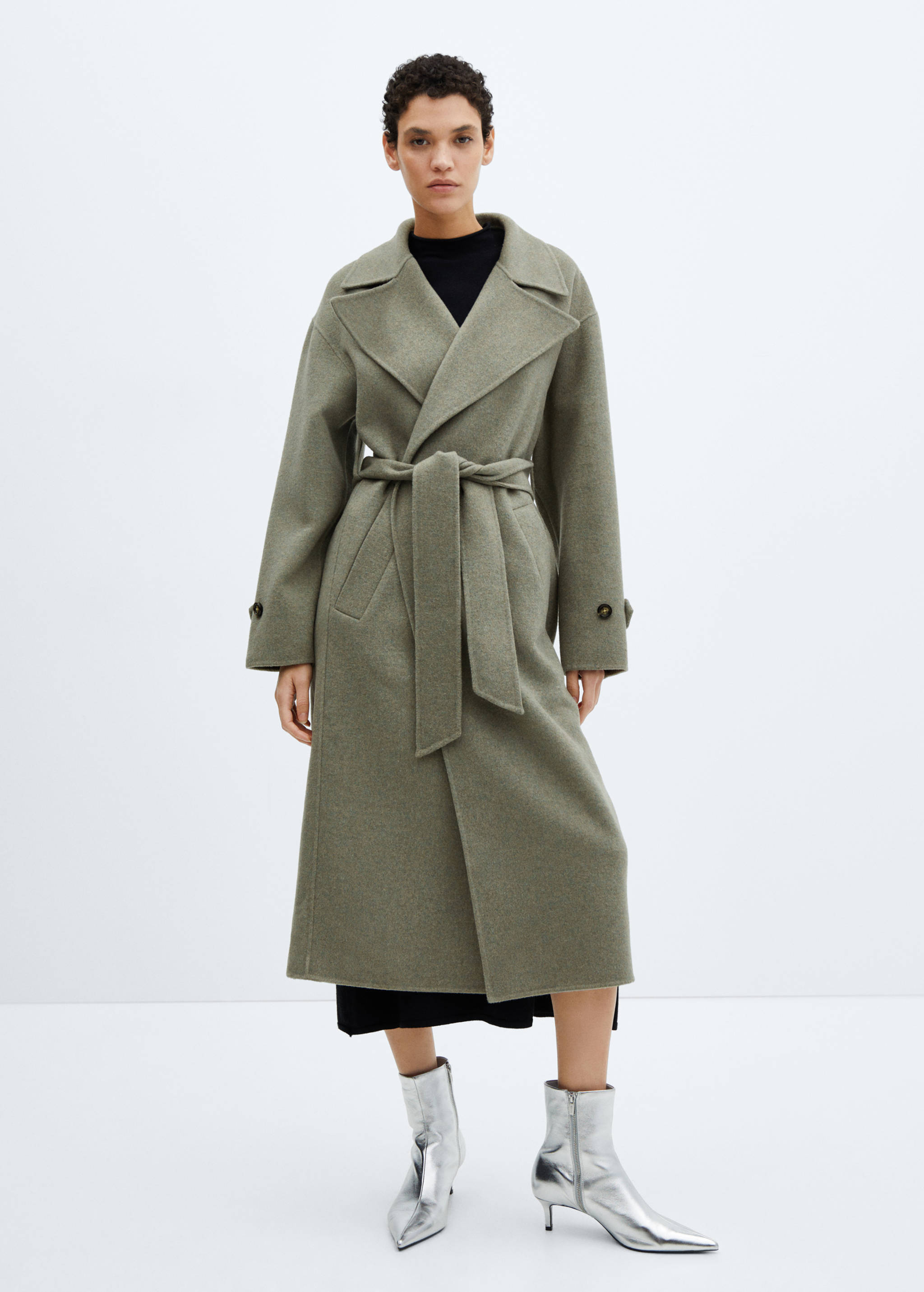 Woollen coat with belt - General plane