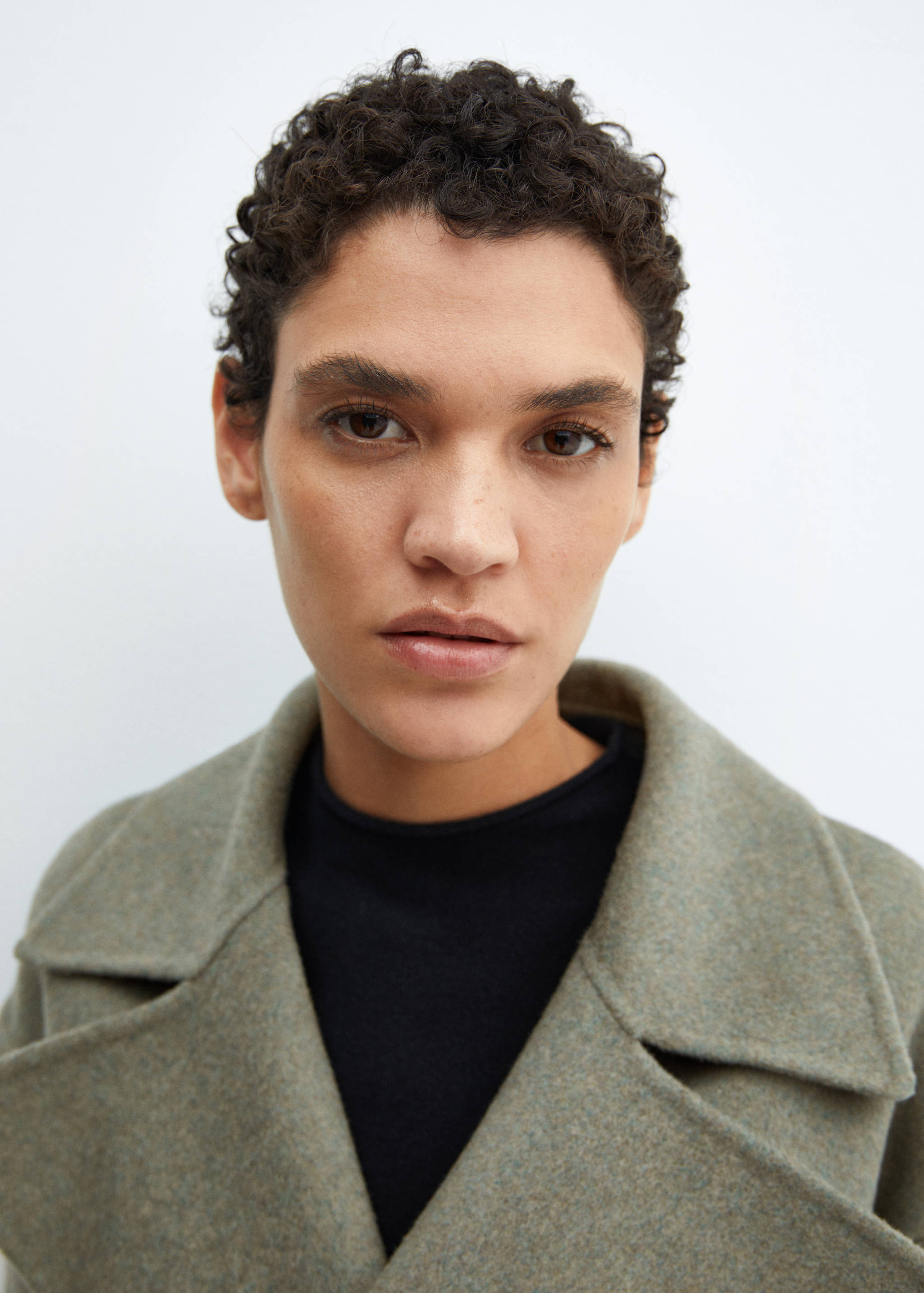 Woollen coat with belt - Details of the article 1