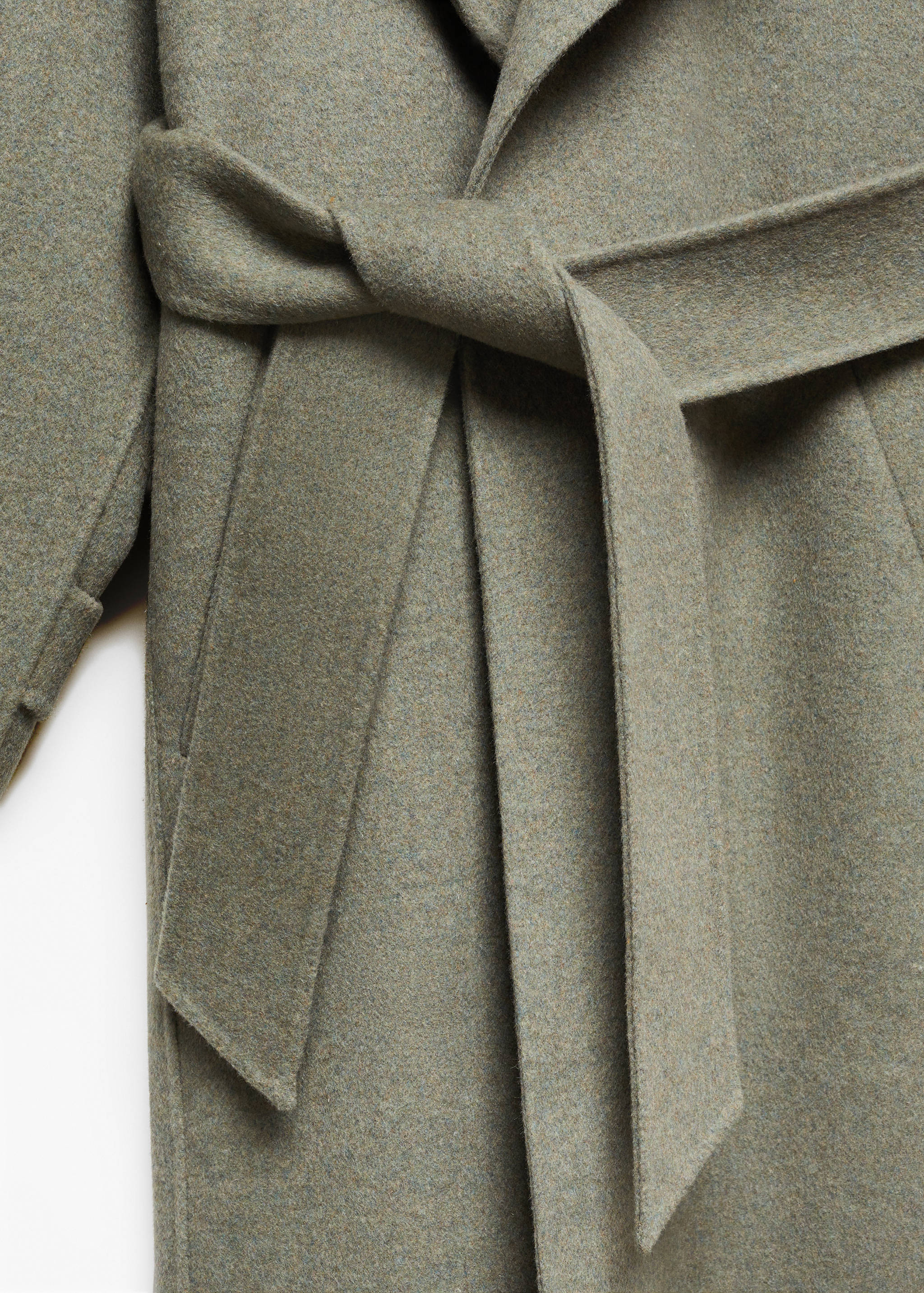 Woollen coat with belt - Details of the article 8