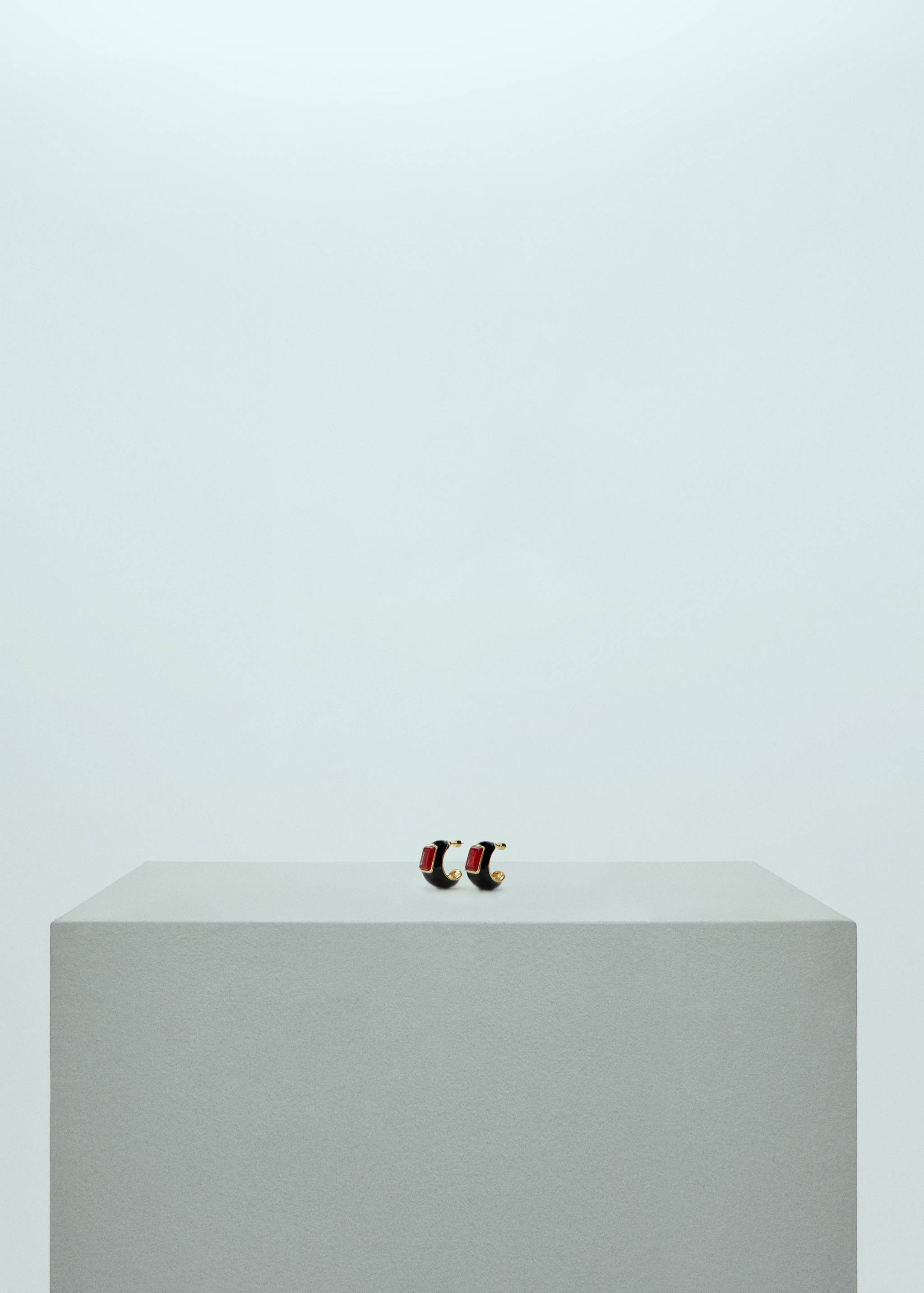 Kolczyki półkola z kwarcem - Plan średni