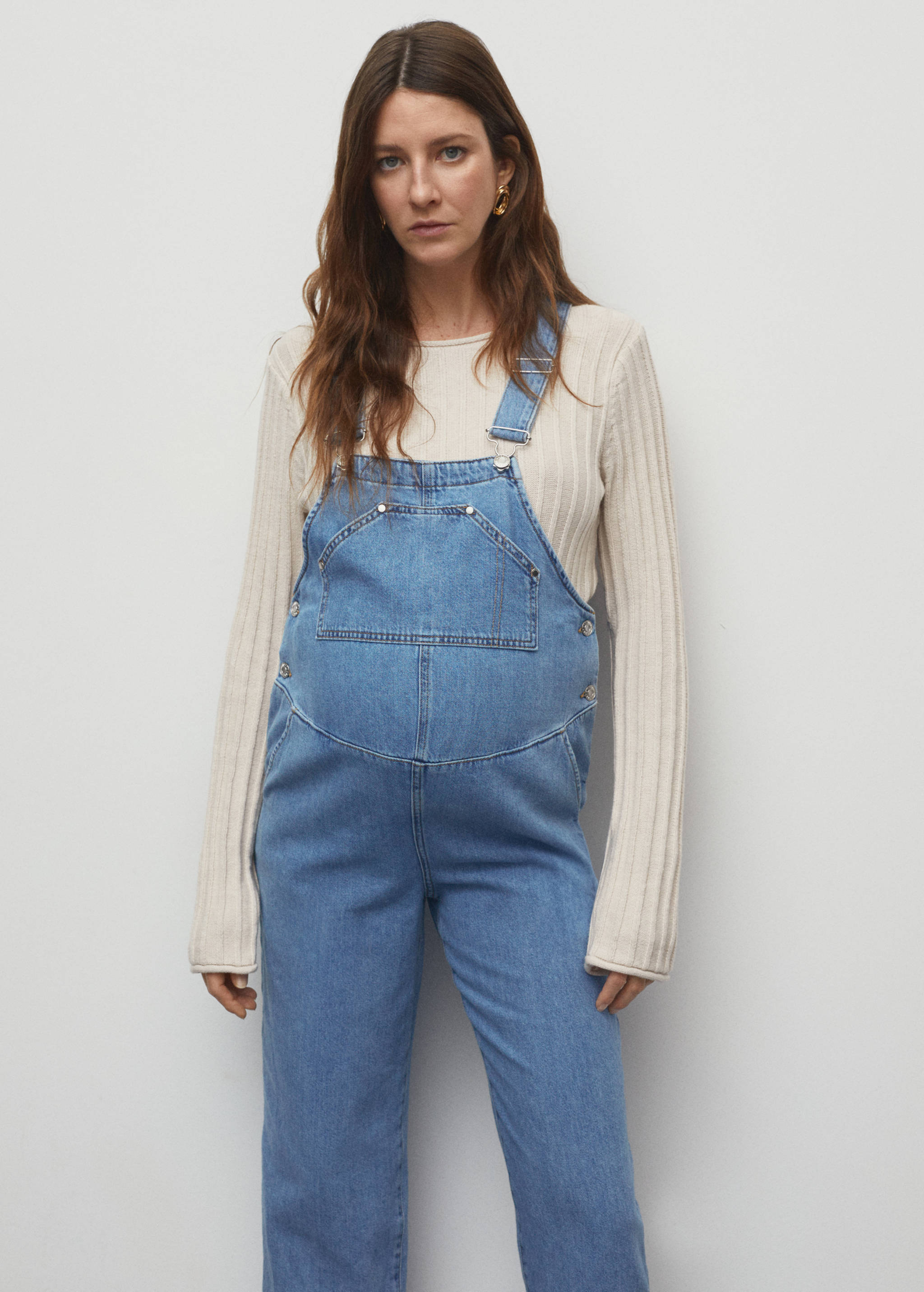 Salopette de grossesse en jean - Plan moyen