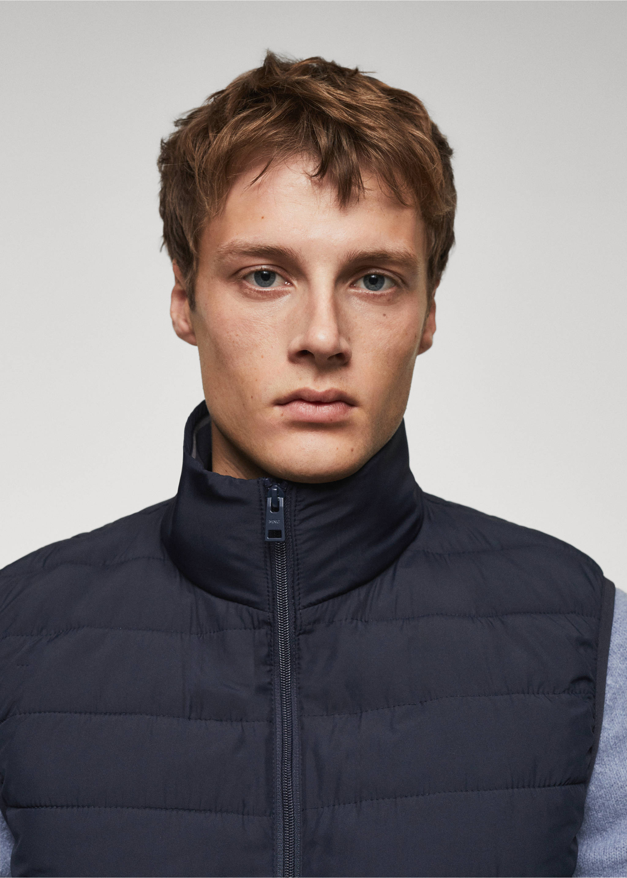 Ultra-light padded water-repellent vest - Details of the article 1, Navy. Ref: 67030619-00.