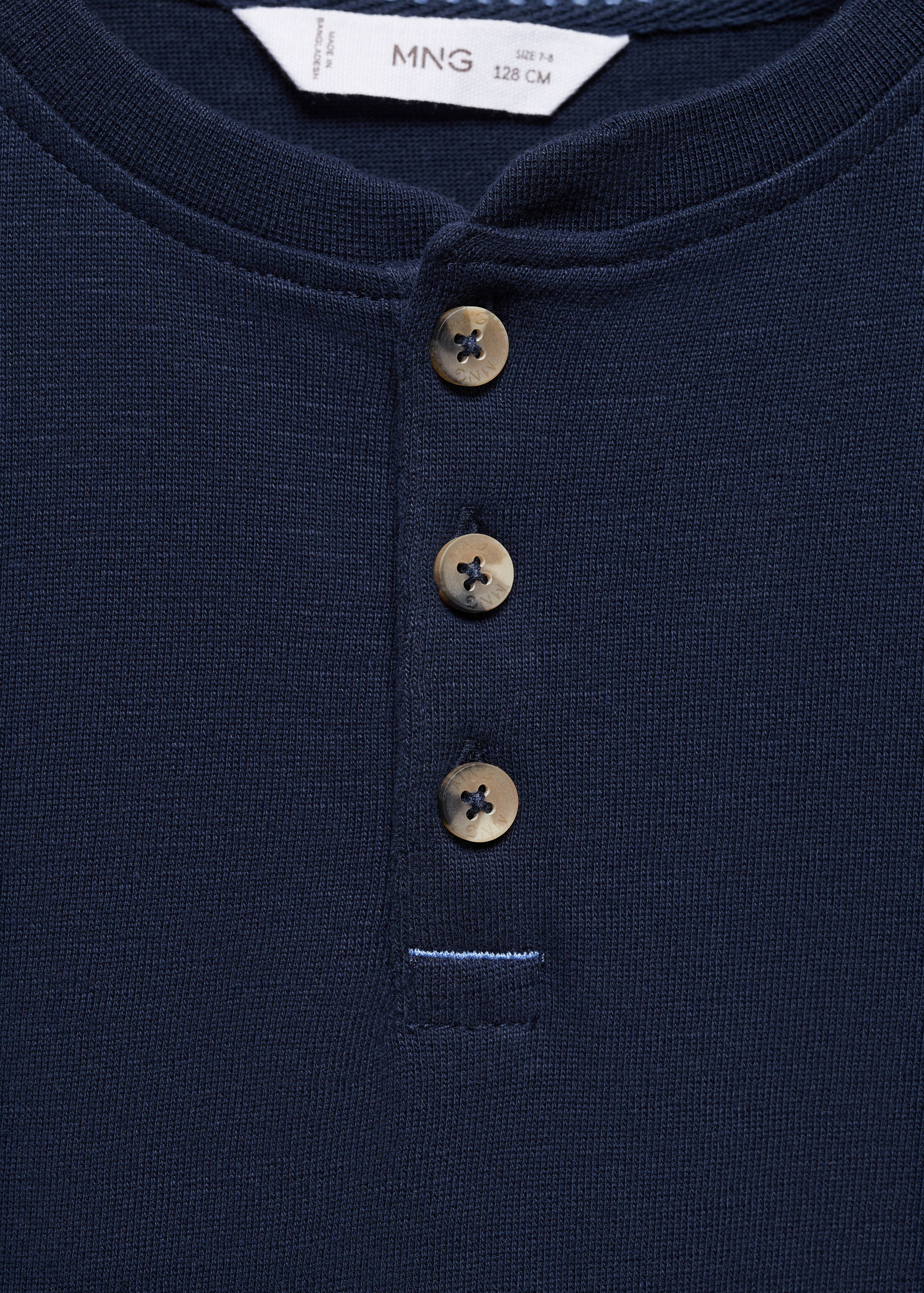 Buttoned long sleeve t-shirt - Details of the article 8
