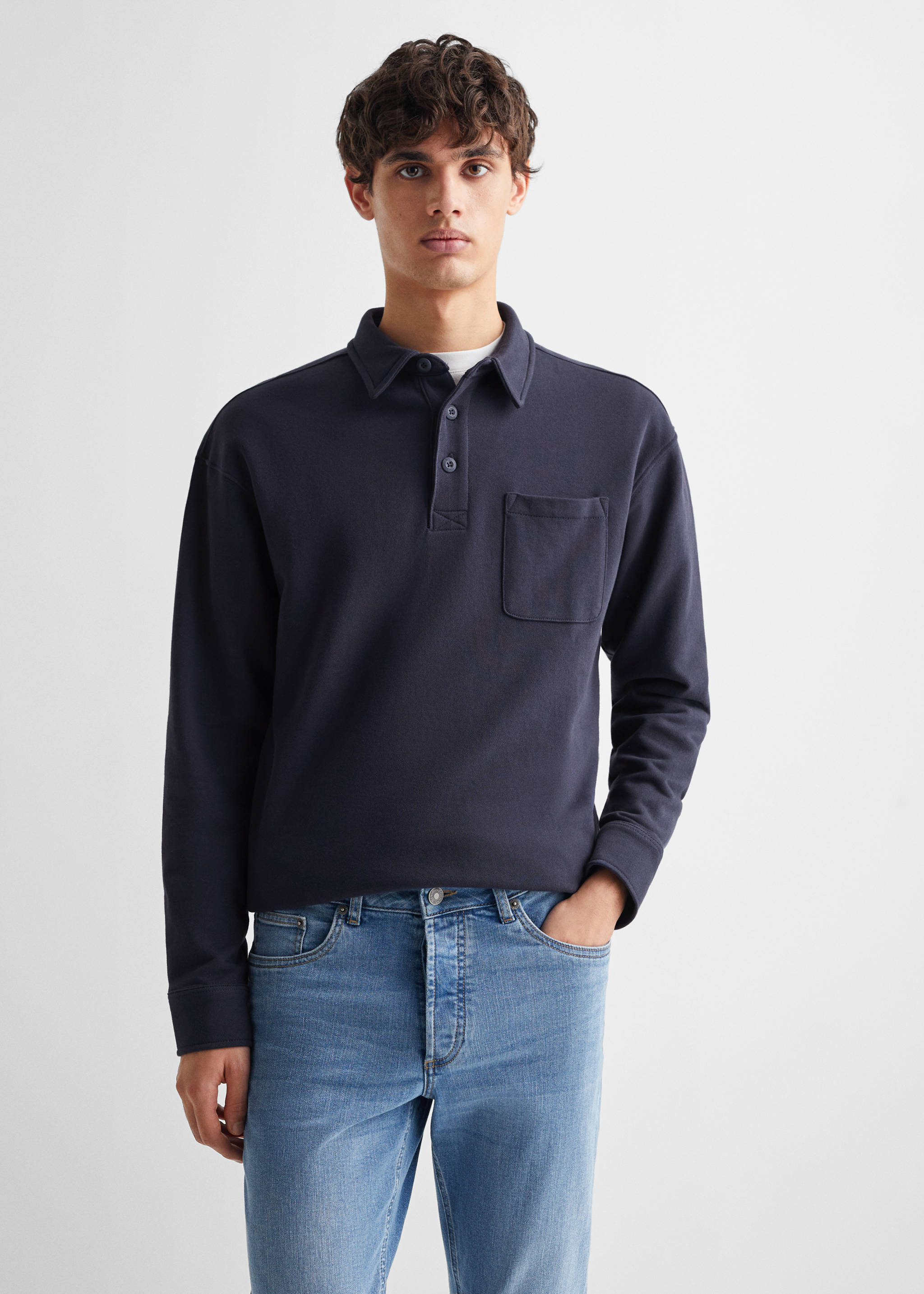 Джинсы slim fit - Средний план