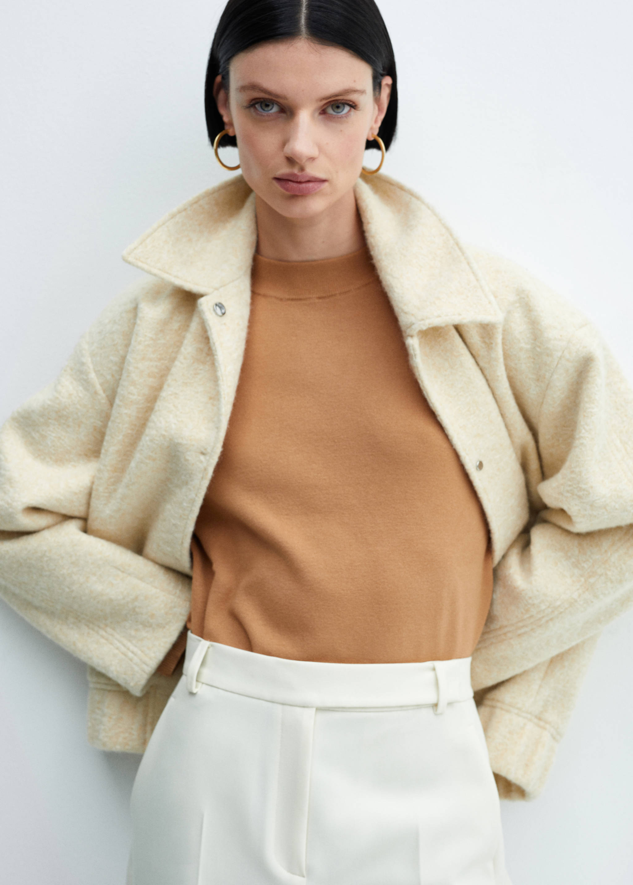 Round-neck knitted sweater - Medium plane