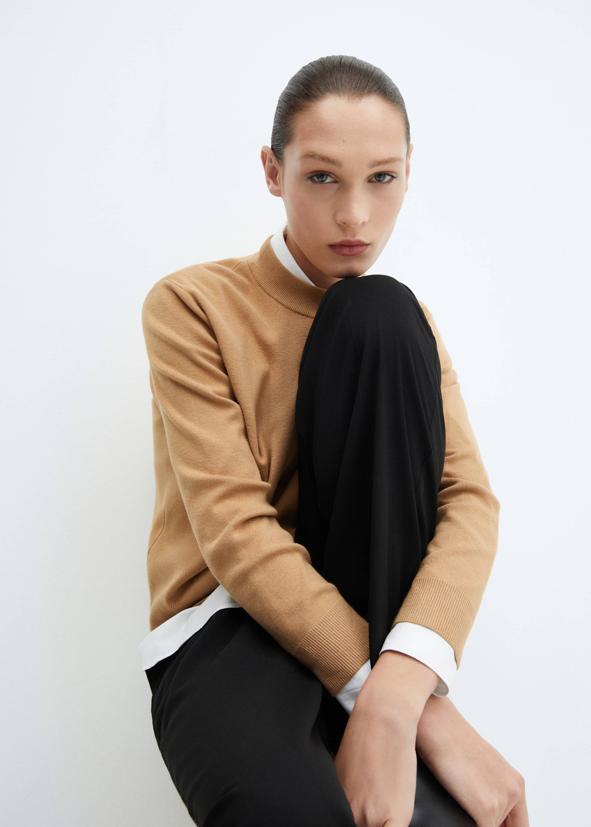 Round-neck knitted sweater - Details of the article 2