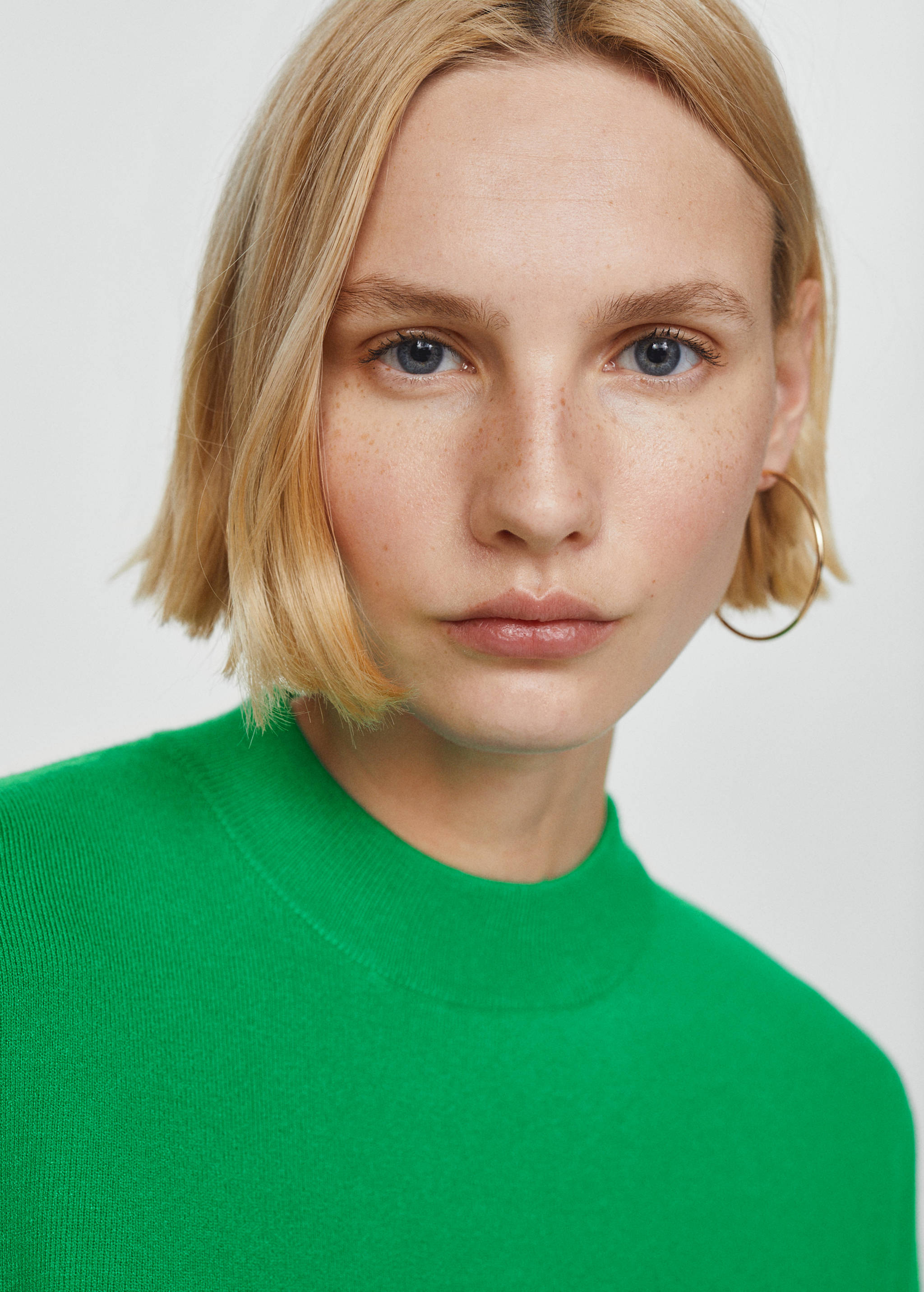 Round-neck knitted sweater - Details of the article 1