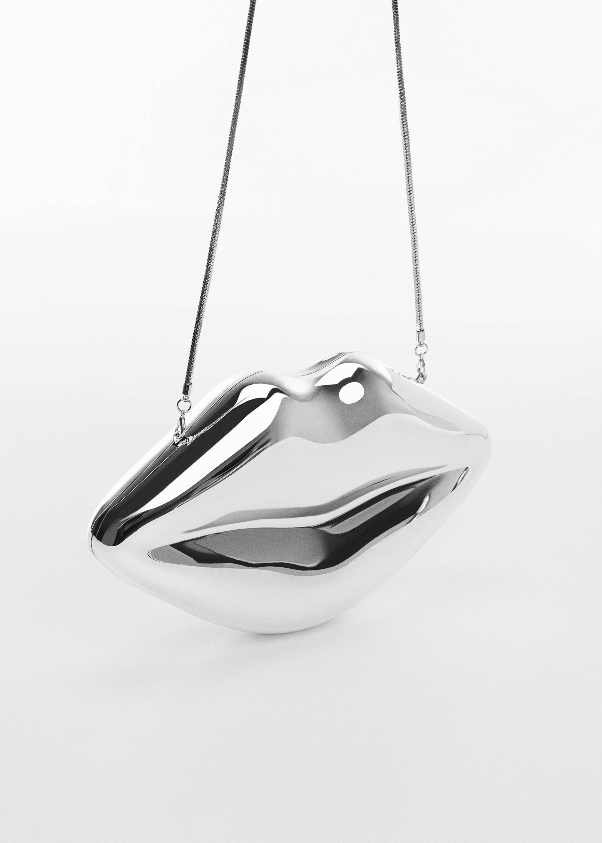 Sac pochette lèvres - Plan moyen