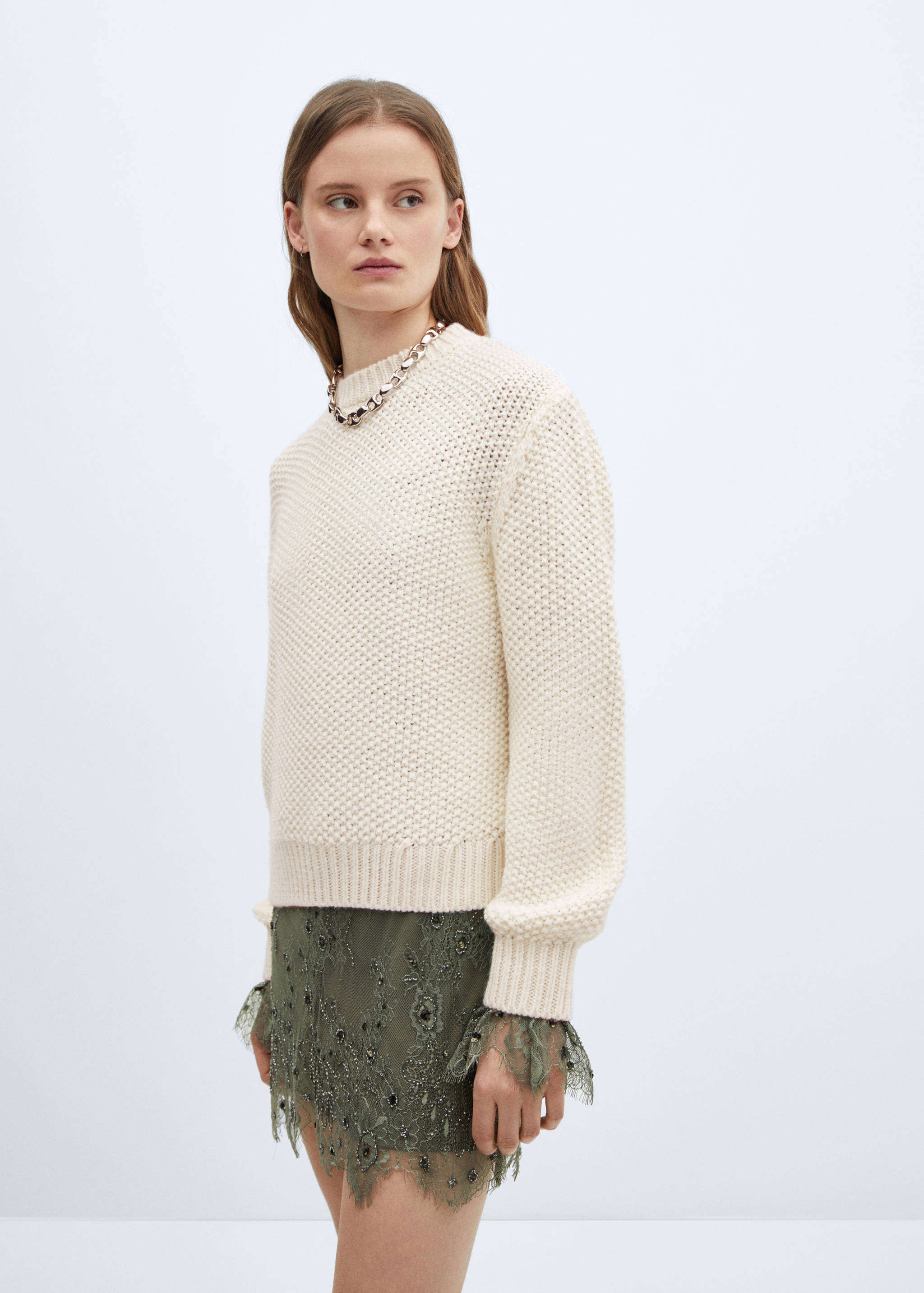 Round-neck knitted sweater - Medium plane