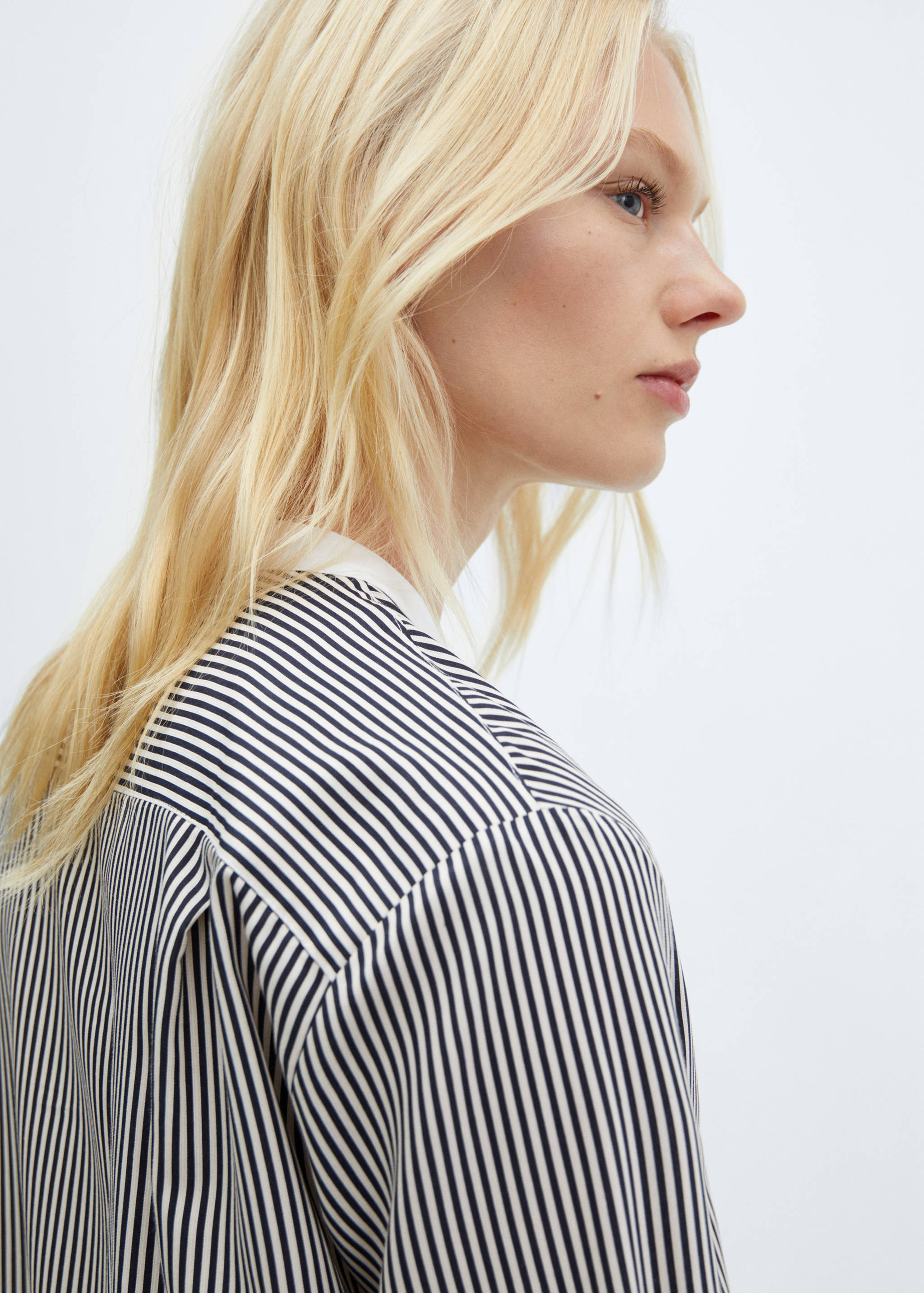 Contrast striped shirt - Details of the article 1