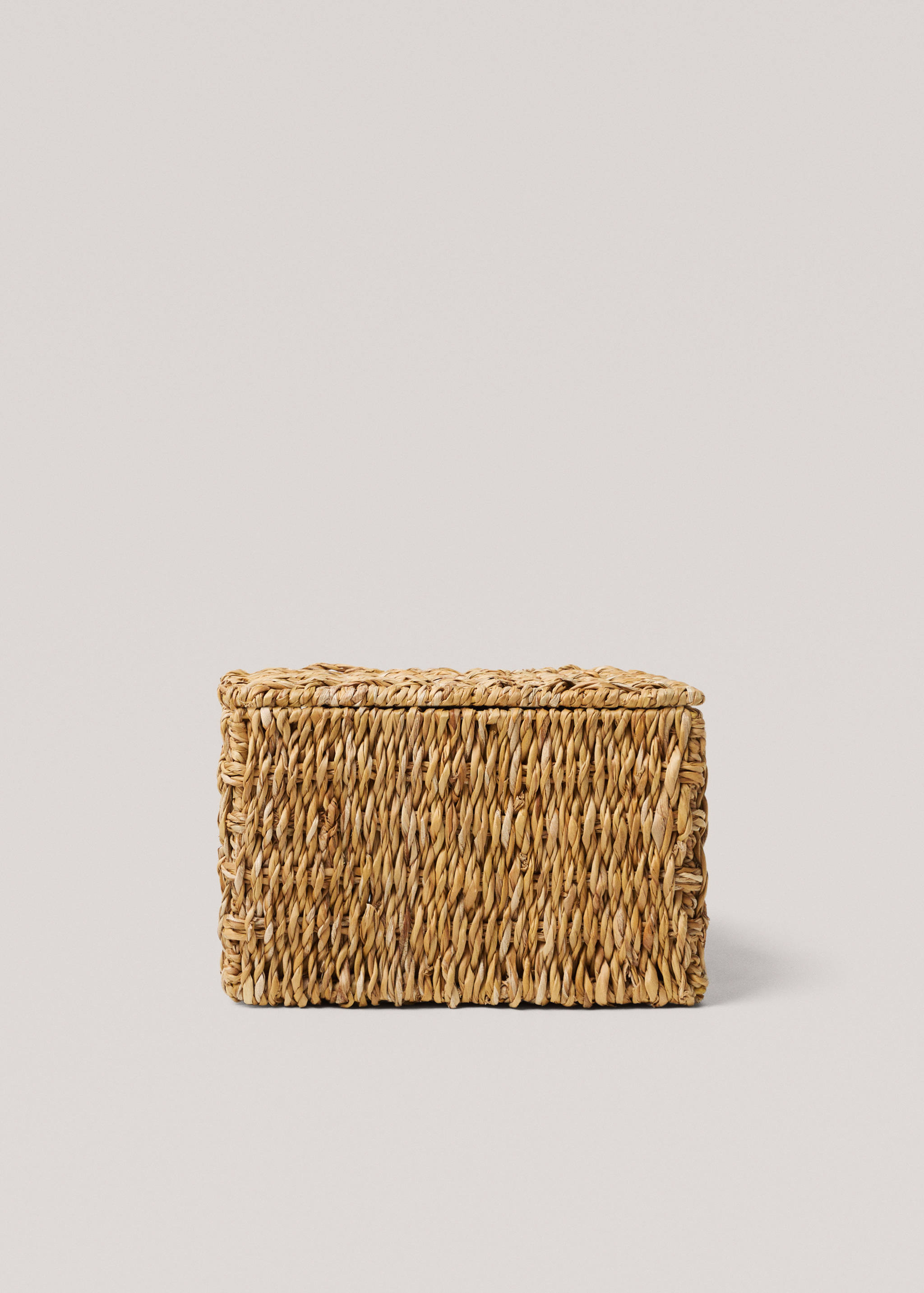 Medium seagrass basket with woven interior - Article without model