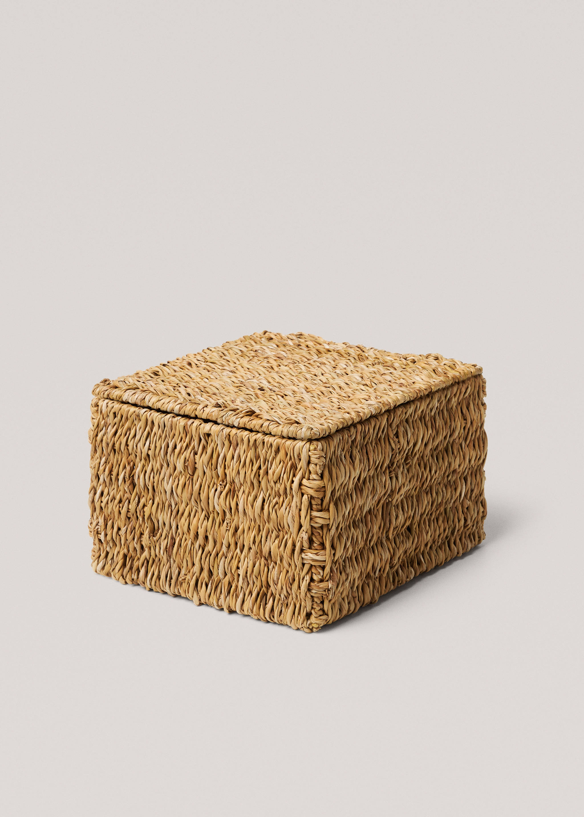 Medium seagrass basket with woven interior - Details of the article 1