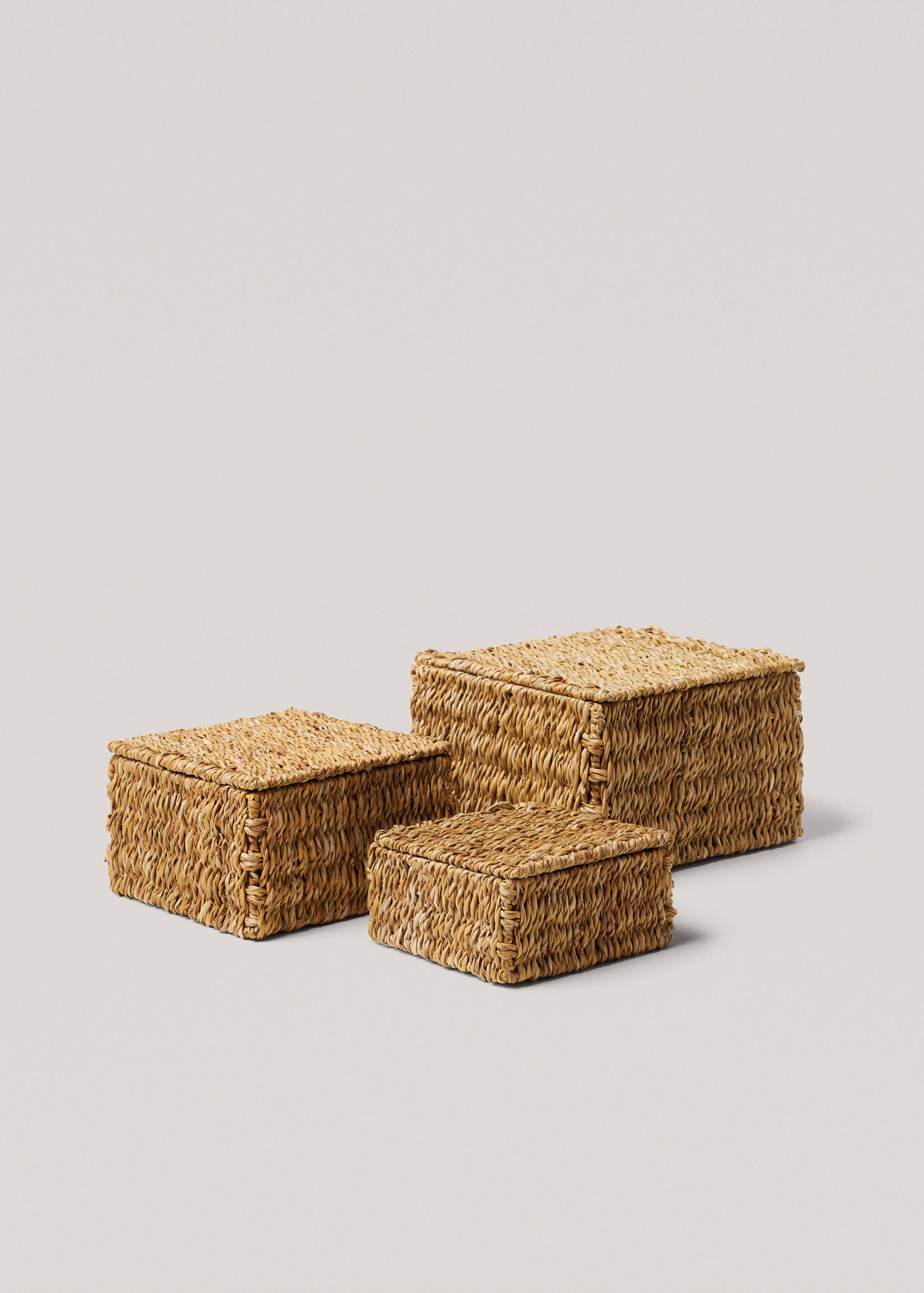 Medium seagrass basket with woven interior - Details of the article 4