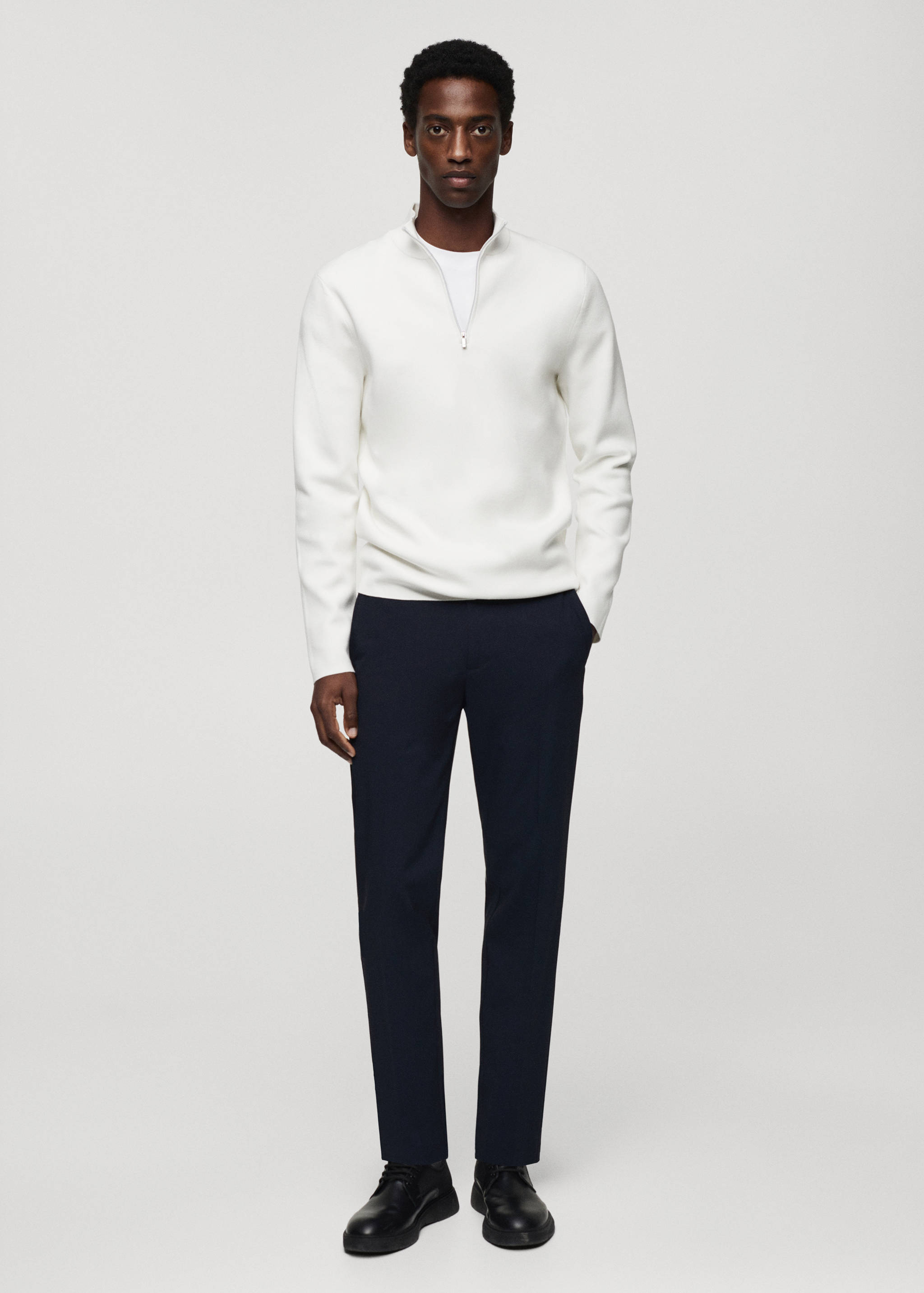 Pantalón slim fit stretch - Plano general