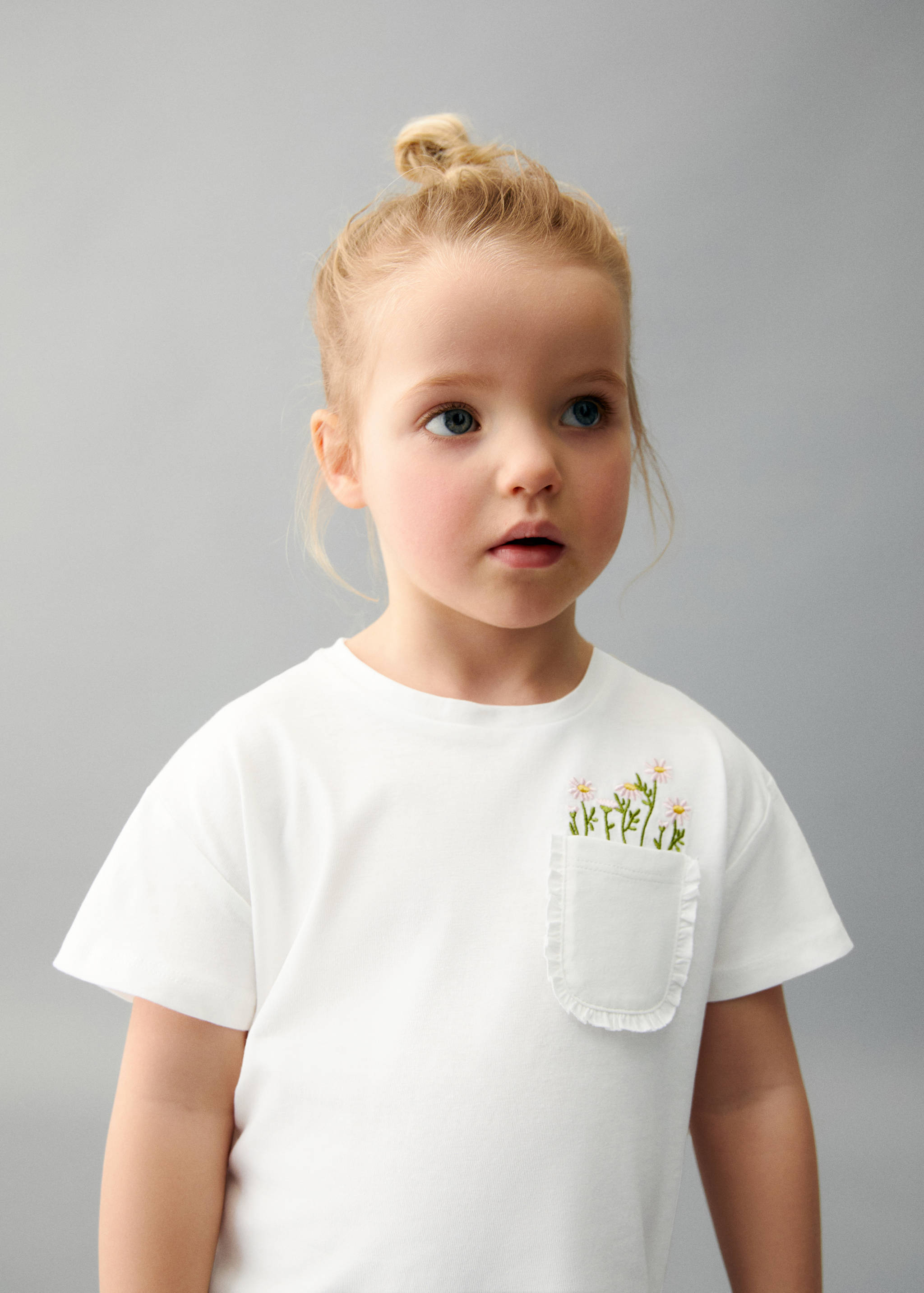 Бавовняна футболка з вишивкою - Детальніше про товар 1