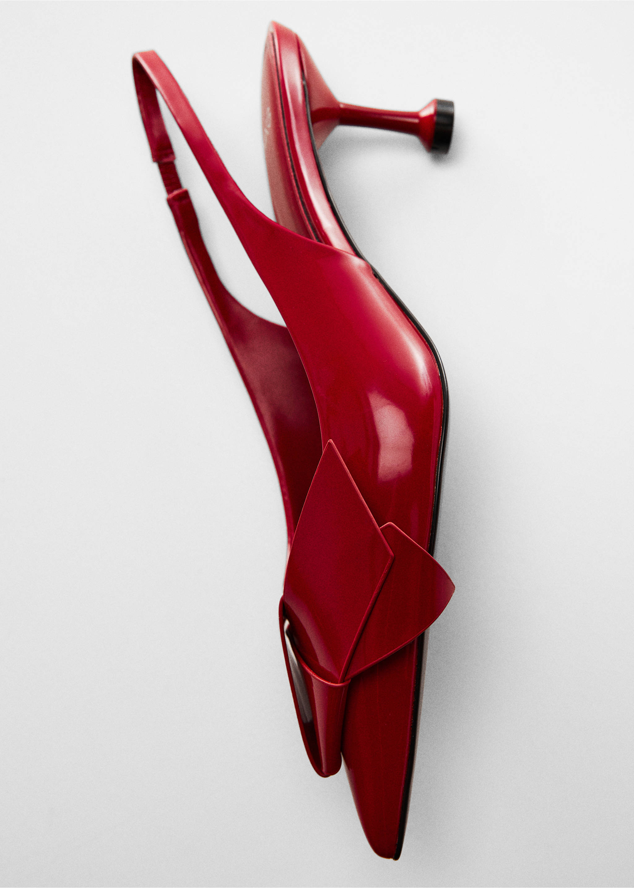 Bow-heeled shoes - Details of the article 5, Red. Ref: 67034469-00.